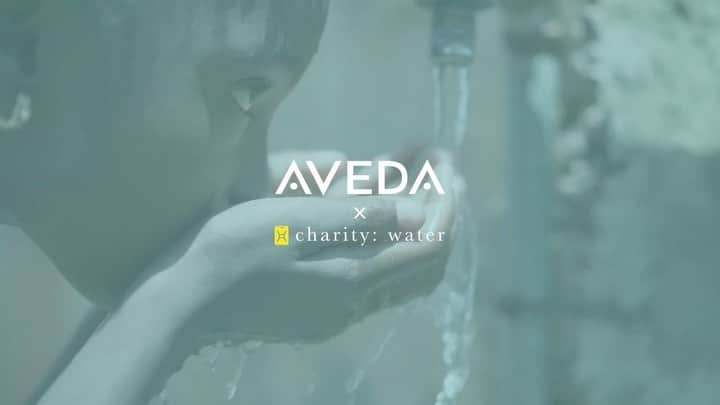 Aveda Japanのインスタグラム：「#アースデー月間2023 🌏💧  ひとしずくの力。  きれいで安全な水をできるだけ多くの人たちに。アヴェダの #アースデー月間 に参加しませんか？  限定製品の売上げの一部が @charitywater に寄付されアヴェダの主要成分調達国であるインド、ネパール、マダガスカルなどの水プロジェクトに役立てられます。」