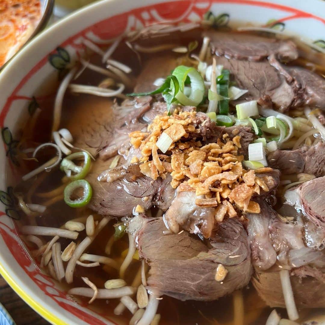 パク・シヒュンのインスタグラム：「이거 먼가 말안해도 사진에서 맛이 느껴지지?  여기가 #베트남 이었나 한국이었나  알수없게 맛있는 맛집 💓 #나만알고싶은맛집 #안알랴주지😎 헷」