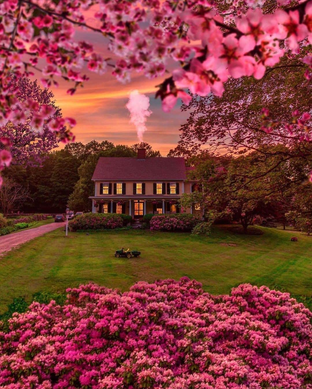 Wonderful Placesさんのインスタグラム写真 - (Wonderful PlacesInstagram)「Spring explosions in New England by ✨@kjp✨ Tag someone who needs this! 😍🙌🏼💖🌸 . 📍New England - USA  #wonderful_places for a feature 💖」4月14日 13時40分 - wonderful_places