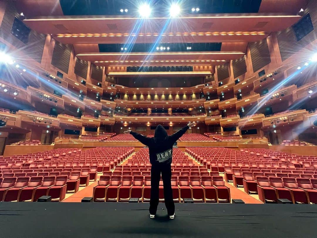 遥海のインスタグラム：「RENT2023 名古屋大千秋楽  レントパーカーも更新された♡ 余韻🥹」