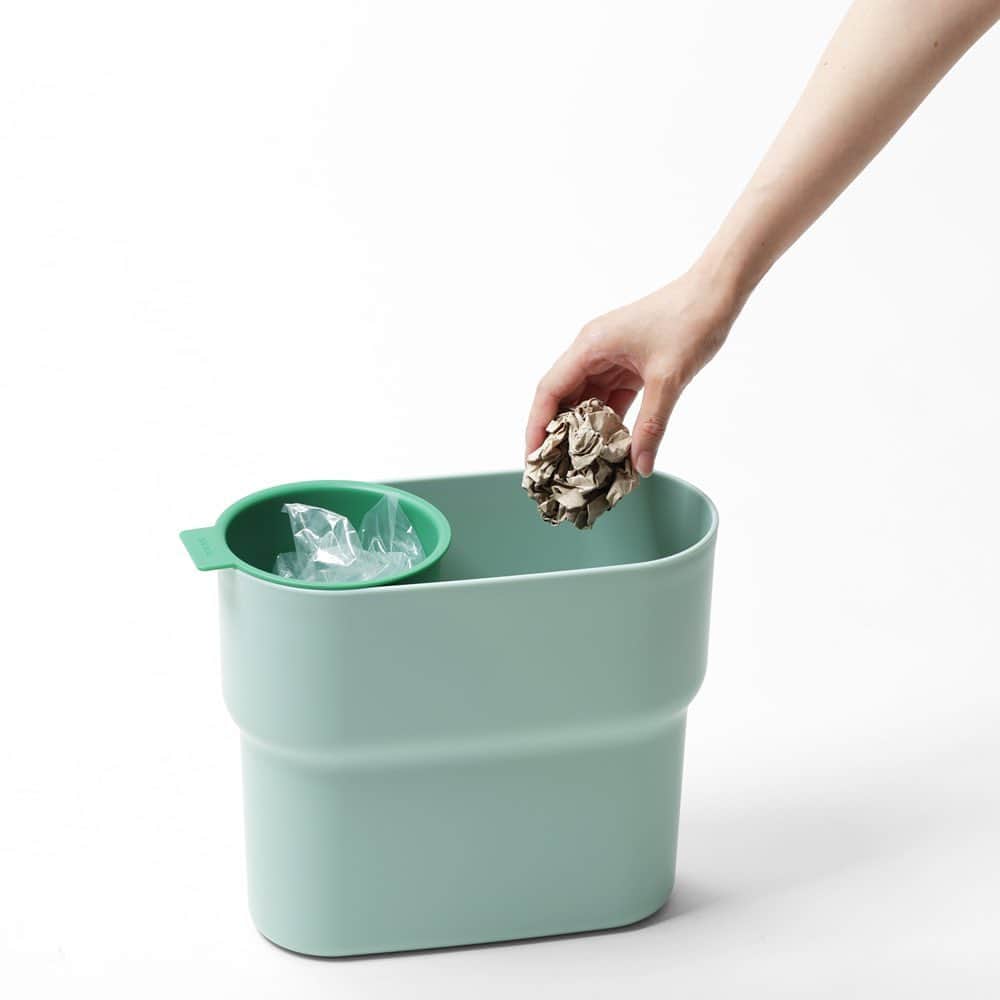 ideacoさんのインスタグラム写真 - (ideacoInstagram)「. Trash Can / nikoが ドイツの「 iF DESIGN AWARD 2023」を受賞 .  イデア株式会社：ideacoの分別ゴミ箱niko(ニコ）が国際的に権威のある「iF DESIGN AWARD 2023」のProduct部門で受賞いたしました。 iF DESIGN AWARD は、ドイツを本拠地とした世界で最も長い歴史を持つデザイン団体 iF International Forum Designが毎年行っている、世界3大デザインアワードの1つです。 . #ideaco#イデアコ#プロダクトデザイン#シンプル#ミニマル#ゴミ箱#ニコ#niko#productdesign#japanesedesign#ifdesignaward @ifdesign」4月14日 13時56分 - ideaco_design