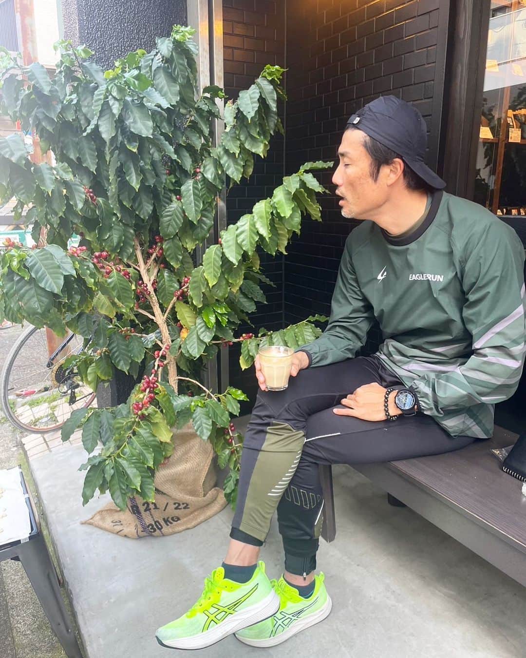 末續慎吾のインスタグラム：「⁡ ⁡ 休憩中。 ⁡ ⁡ ラテリカバリー。 ⁡ ⁡ 午後からまた練習です。 ⁡ ⁡ アース。 ⁡ ⁡ #ラテリカバリー#今日も練習#この後ウエイトトレーニング#寝そうだ」