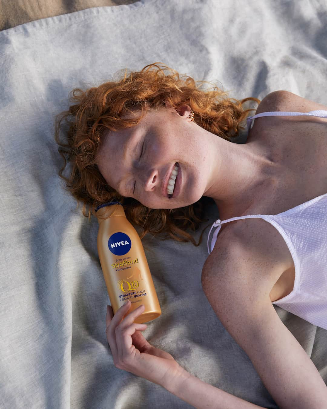 NIVEA Deutschlandのインスタグラム：「Bereit für den Sommer? Wir sind es auf jeden Fall. Lass deine Haut mit der Q10 Straffend & Bräunend Bodylotion strahlen ☀️ | #NIVEA​」