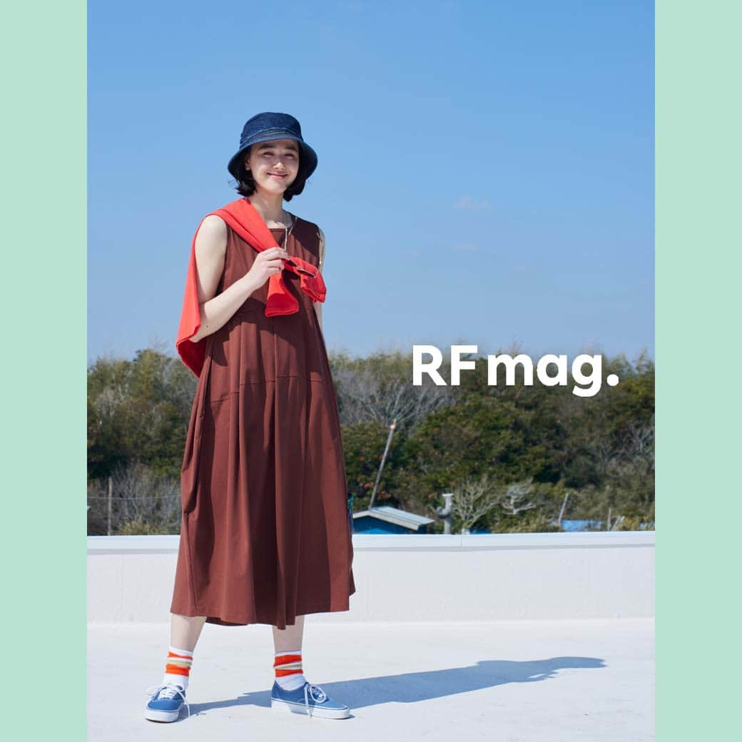 スタイライフさんのインスタグラム写真 - (スタイライフInstagram)「Rakuten Fashionで毎月お届けしているウェブマガジン RF mag. の最新号がリリース。 今月のテーマは【「1枚でおしゃれ」が叶う。私を彩る、とっておきのワンピース】  シルエット勝負のリラックスワンピース  〈アールビーエス〉のリラクシーなノースリーブワンピース。ハリのあるカットソーに切り替えやタックを多用し、シンプルな見た目ながら技ありのコクーンシルエットに。ゆるやかな曲線を描くスクエアネックが、顔まわりの印象をほどよく上品に見せてくれるのも嬉しい。出先でさっと羽織れるカーディガンはたすき掛け、多彩な小物も投入すれば、気負わず楽しむ、ボーイッシュなお散歩スタイルが完成。  RF mag.はプロフィールのリンク→バナー、またはこちらのリンクからご覧いただけます▼ https://brandavenue.rakuten.co.jp/contents/rfmag/  ▽Rakuten FashionはプロフィールのURLからCHECK。 @rakutenfashion  さらに、アプリからの購入でポイント最大2倍！ 📱アプリダウンロードはプロフィールのハイライトからご覧ください。  #RakutenFashion　#楽天　#Rakuten　#RFmag　#アールエフマグ　#WEBマガジン　#ファッションマガジン　#rbs　#アールビーエス　#fashion　#ファッション　#ワンピース　#onepiece　#リラックスワンピース　#ノースリーブワンピース　#ハット　#カーディガン　#ソックス　#ネックレス　#ファッション好きな人と繋がりたい　#服好きな人と繋がりたい　#春コーデ　#春夏コーデ　#夏コーデ　#お出かけコーデ」4月14日 14時00分 - rakutenfashion