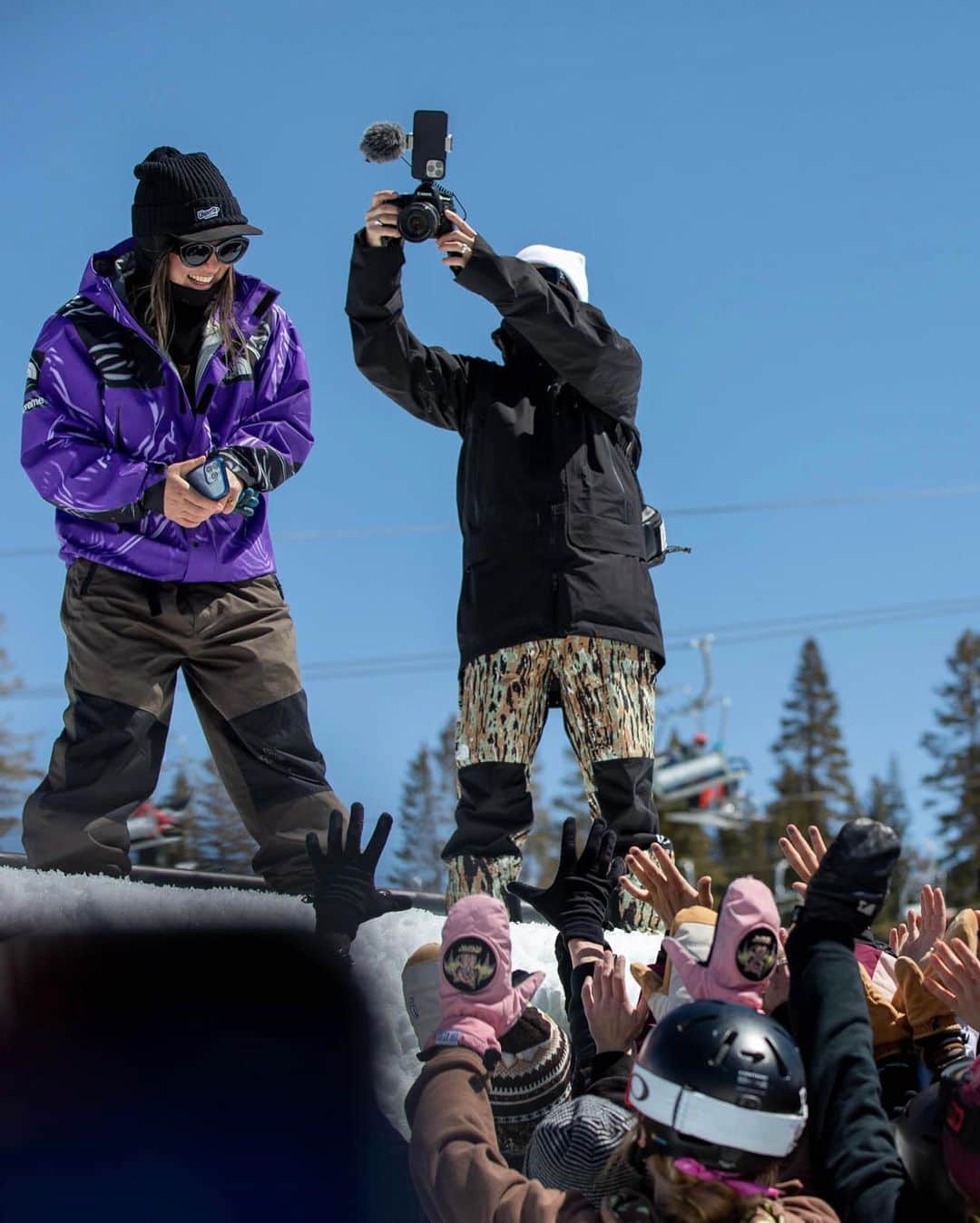Smithのインスタグラム：「When the crowd of 63 of the best street boarders in the business heckles @jess.kimura to do a trust fall during the riders meeting, The Uninvited Invitational is officially on! Today, the four-day event kicked off at at @borealmtn. The riders lined up at the top of set up dreamed up by Jess, @sleehze, and @woodwardtahoe (also huge thanks to @benbilocq) and started to pick apart the set up--no warms ups, everyone was firing! Here’s a look at just a little of the action of day 1, stay tuned for more tomorrow. #Uninvited2023 📷: @walshmt」
