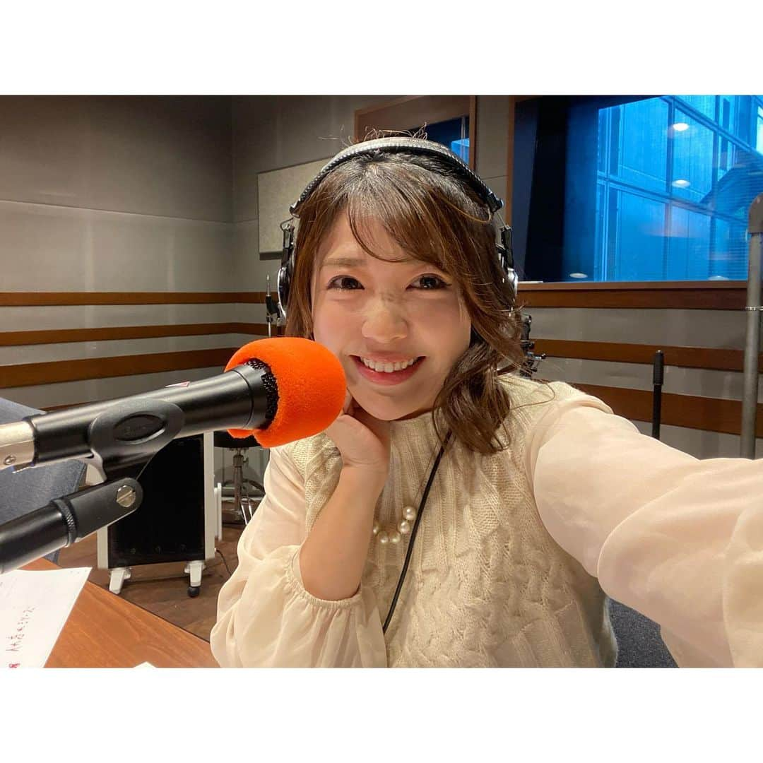 鬼頭由芽さんのインスタグラム写真 - (鬼頭由芽Instagram)「・ 4月12日、13日の #レコレール🍋  12日（水）のテーマは洗濯👕 私が洗濯苦手と言ったら 即採用されたテーマ😌 スタジオゲストにはTVなどでもお馴染みの #洗濯ブラザーズ 長男の茂木貴史さん👕 電話ゲストに家電女優の奈津子さん @natsuko_kaden ✨ 私の洗濯レベルが低すぎて、担当ディレクターからも 茂木さんからもちょいちょい絶句されていた😌 あれ😌  13日（木）は弁当🍱 子供ができてお出かけのたびに 手作り弁当は作っているけど ご飯を美味しく炊くコツ、 おすすめ冷凍食品など 本当に勉強になりました🥺 スタジオゲストは 冷凍食品ジャーナリストの山本純子さん、 ごはん同盟のしらいのりこさん！ お米にカビが生えてしまい 発酵臭がしたと言ったら 予想以上にみんなにイジられた… あれれれれ😌  わたしレコレールでは 素敵なお姉さんとして番組やりたかったのにな😌 もしや大阪時代と変わらぬキャラ設定になってる…？（aka 突っ込まれキャラ）  今回も素敵な音楽と共に めちゃくちゃためになるお話を聞けました… 聞き逃した方はradikoのタイムフリーで！」4月14日 14時04分 - xxyumeyumexx