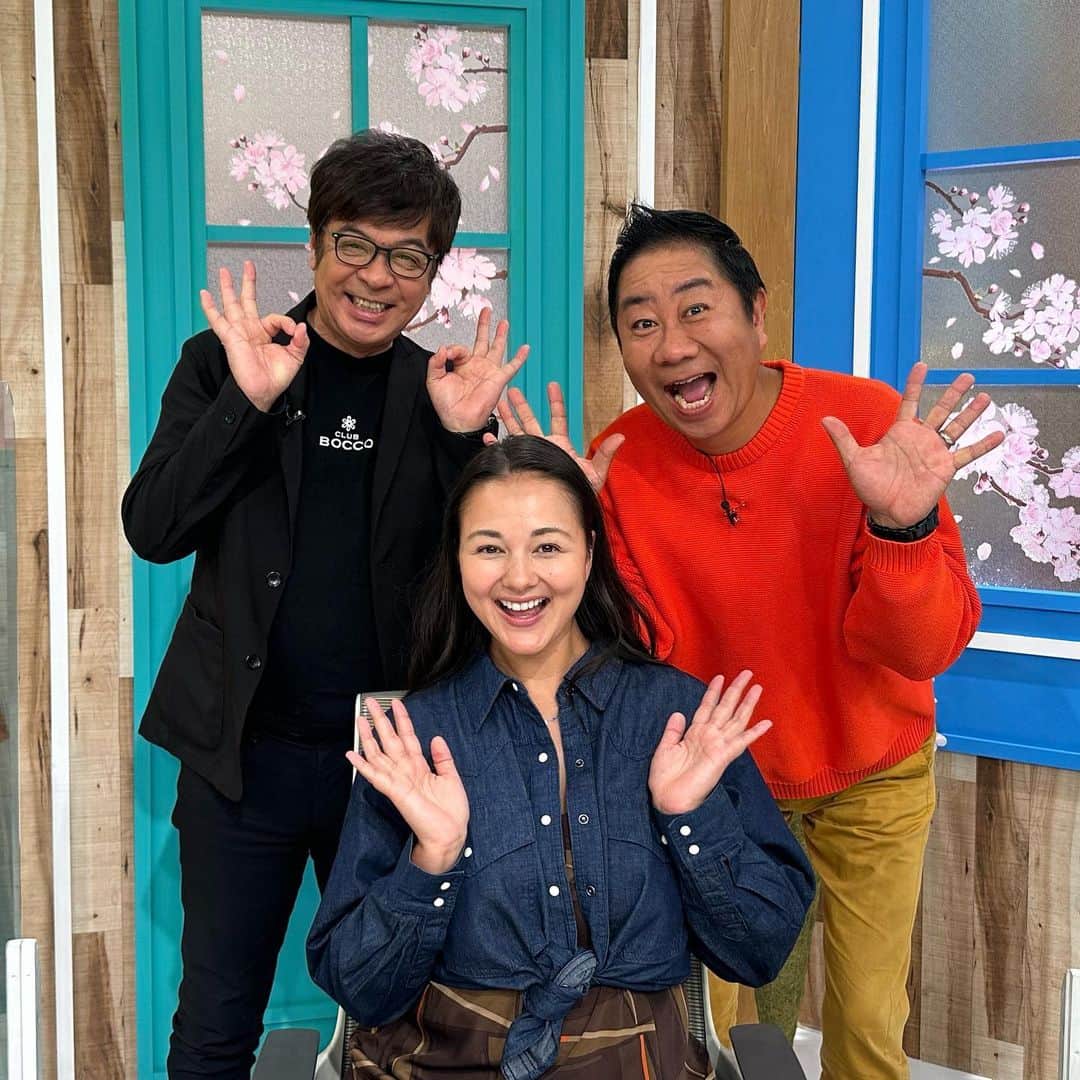 エリナ シルカのインスタグラム：「4月からももち浜ストアの金曜日レギュラーとして出演してます！ 生放送ドキドキだけど、アットホームはスタジオでホワホワ気分でトークしてます🌸 みんなみてねー！」