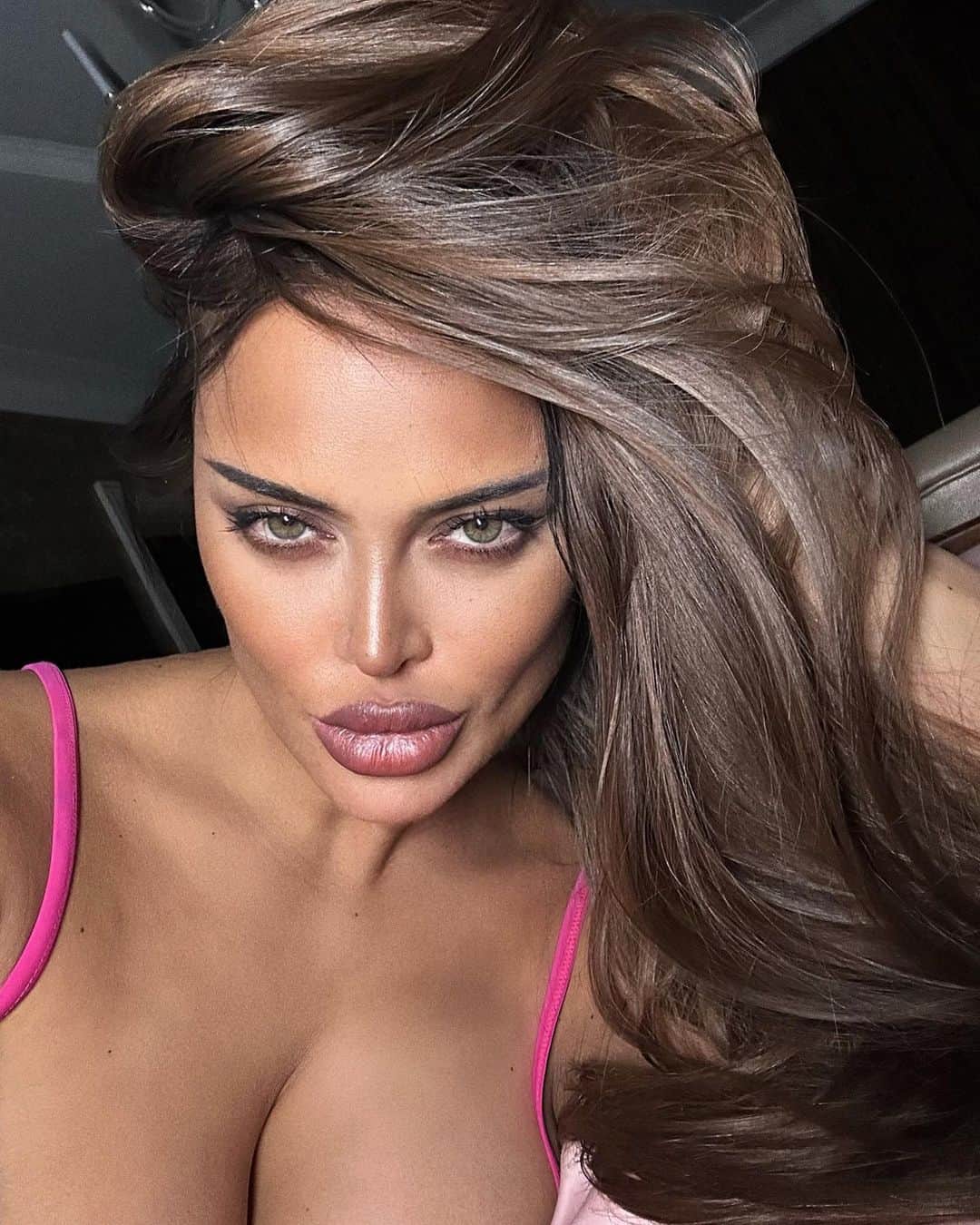 Nita Kuzminaのインスタグラム：「Смысл жизни — создать свой мир и смысл в нём ♠️」