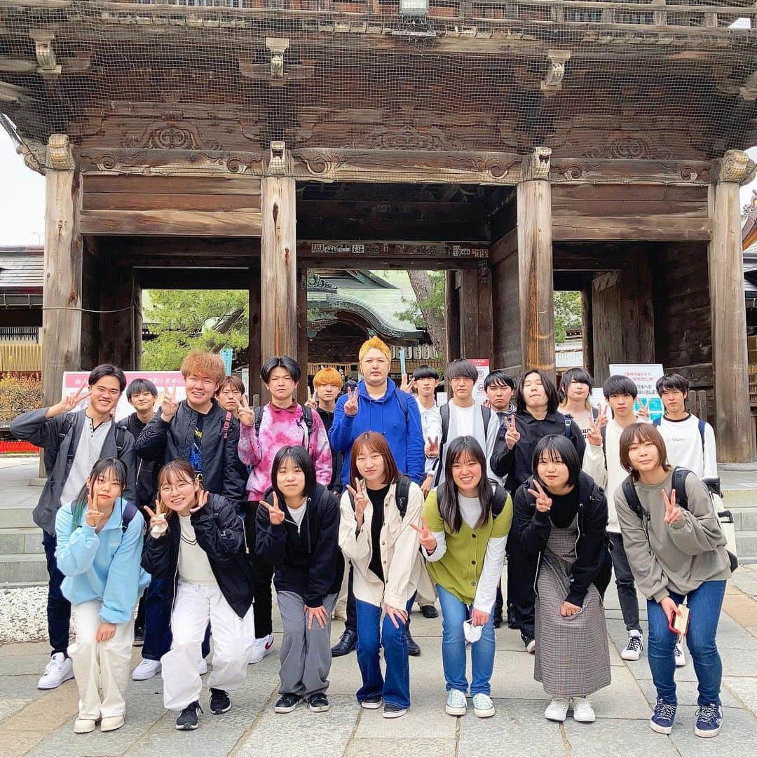 のインスタグラム：「【オリテ1週目お疲れ様😆】 校舎の近くにある白山公園、白山神社に皆んなで行って来ました〜👏 今年は桜🌸があっという間に終わってしまいましたが… たくさんの場所に行き色々なものを見たり感じたりすることは、これからの制作に活きると思うよ👌  #新潟コンピュータ専門学校 #nsgカレッジリーグ #オープンキャンパス #進路研究 #専門学校　#新潟　#古町  #デザイン #映像 #cg #3dcg #イラスト #ゲーム #web #システム #プログラマー #エンジニア #ai #ロボット #eスポーツ #白山公園 #白山神社」