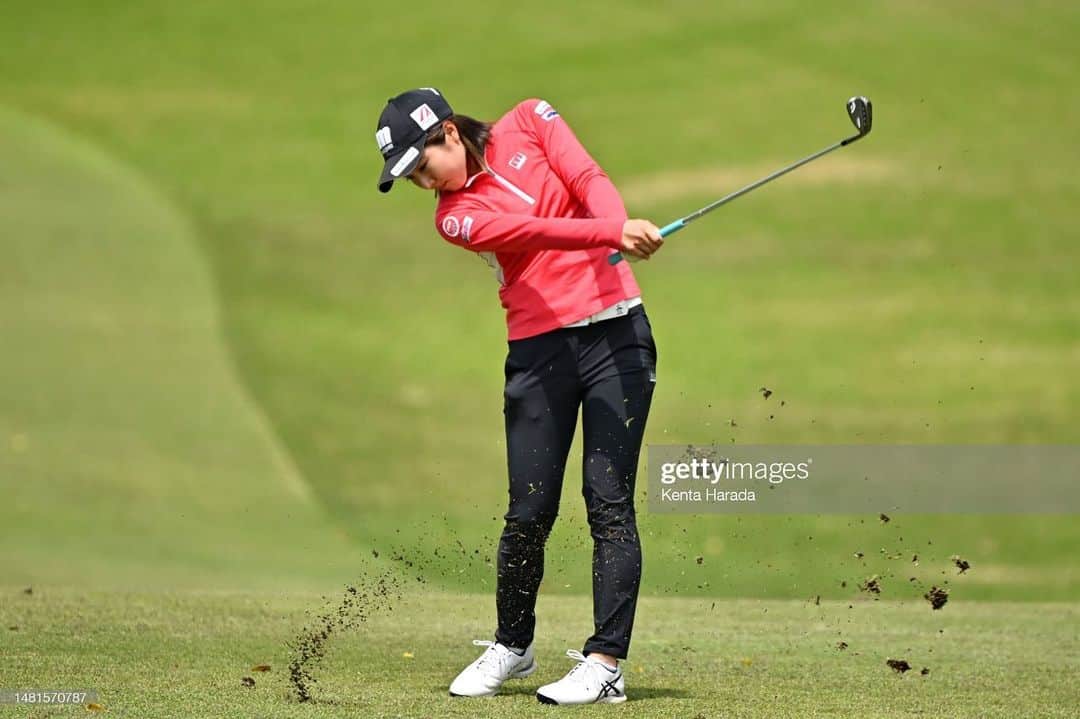 のインスタグラム：「. フンドーキンレディース⛳️ 体調不良の為、2日目の途中で棄権しました。 2週間前ぐらいから風邪気味で咳がでていました。薬も飲んでいましたが2日目は特にひどく、普通に呼吸していても咳き込むことがあり苦しかったため途中でやめました。 病院に行って薬を7種類ももらったのでしっかり飲んで早く治します！  ありがとうございました。」