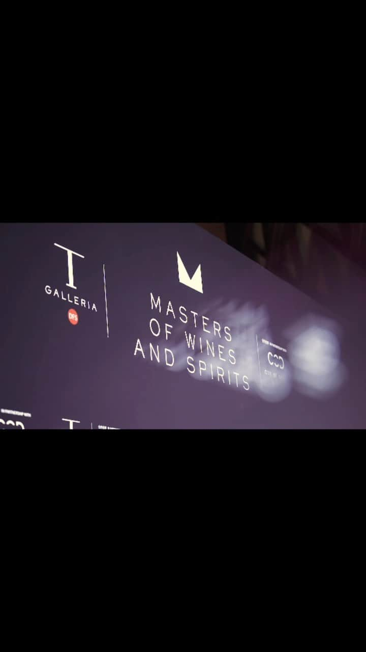 DFS & T Galleriaのインスタグラム：「Unforgettable celebrations of the world‘s finest masterpieces took place at our Masters of Wines and Spirits Gala Event just over the weekend! 🥂✨   House ambassadors lead masterclasses and tastings, elevating the senses of collectors and connoisseurs to delight in the exceptional and unexpected.   The indulgences continue! Visit our pop-up exhibition at City of Dreams Macau this April to explore our bespoke collection of wines, spirits and champagnes, curated from more than 50 esteemed houses around the world. 🥃👏  @cityofdreamsmacau  #DFSOfficial #DFSMOWS #DFSMasters #WinesAndSpirits #ElevateYourSenses」