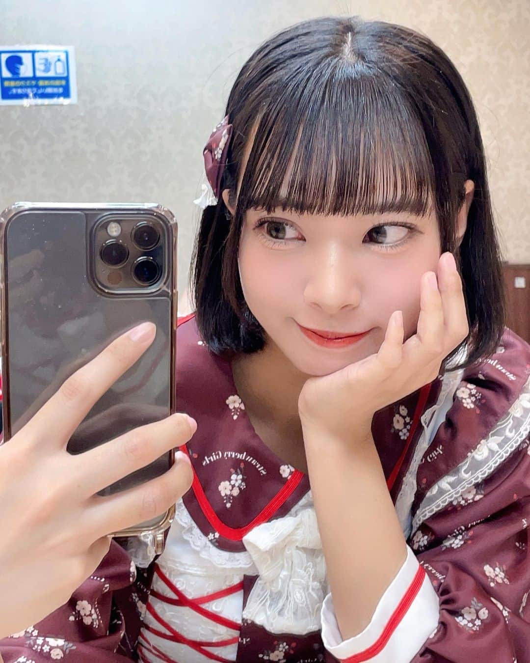 山田寿々のインスタグラム：「. ⁡ ⁡ 髪の毛切りました✂️❤️ ⁡ 山口さんいつもありがとうございますー！ 可愛いボブにしてもらって嬉しい👶🏻 ⁡ ボブの子すき〜？♡ ⁡ ⁡ ⁡#ボブ #アイドル #ヘアスタイル #ootd」