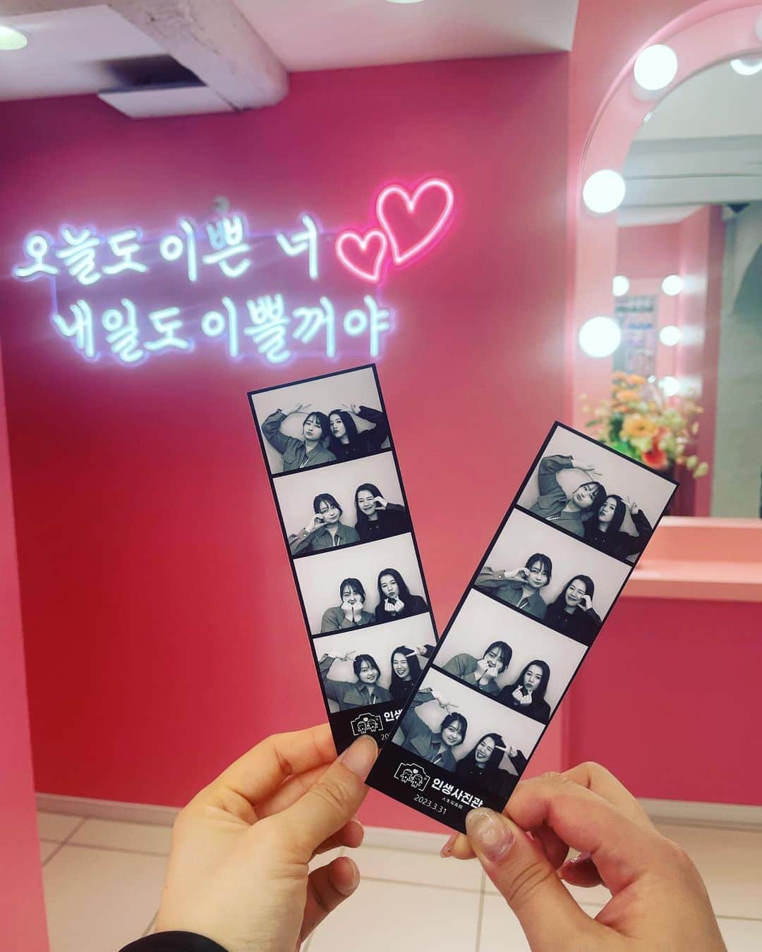 朝比奈沙樹のインスタグラム：「韓国プリクラ  #韓国プリクラ #白黒 #koreanstyle」