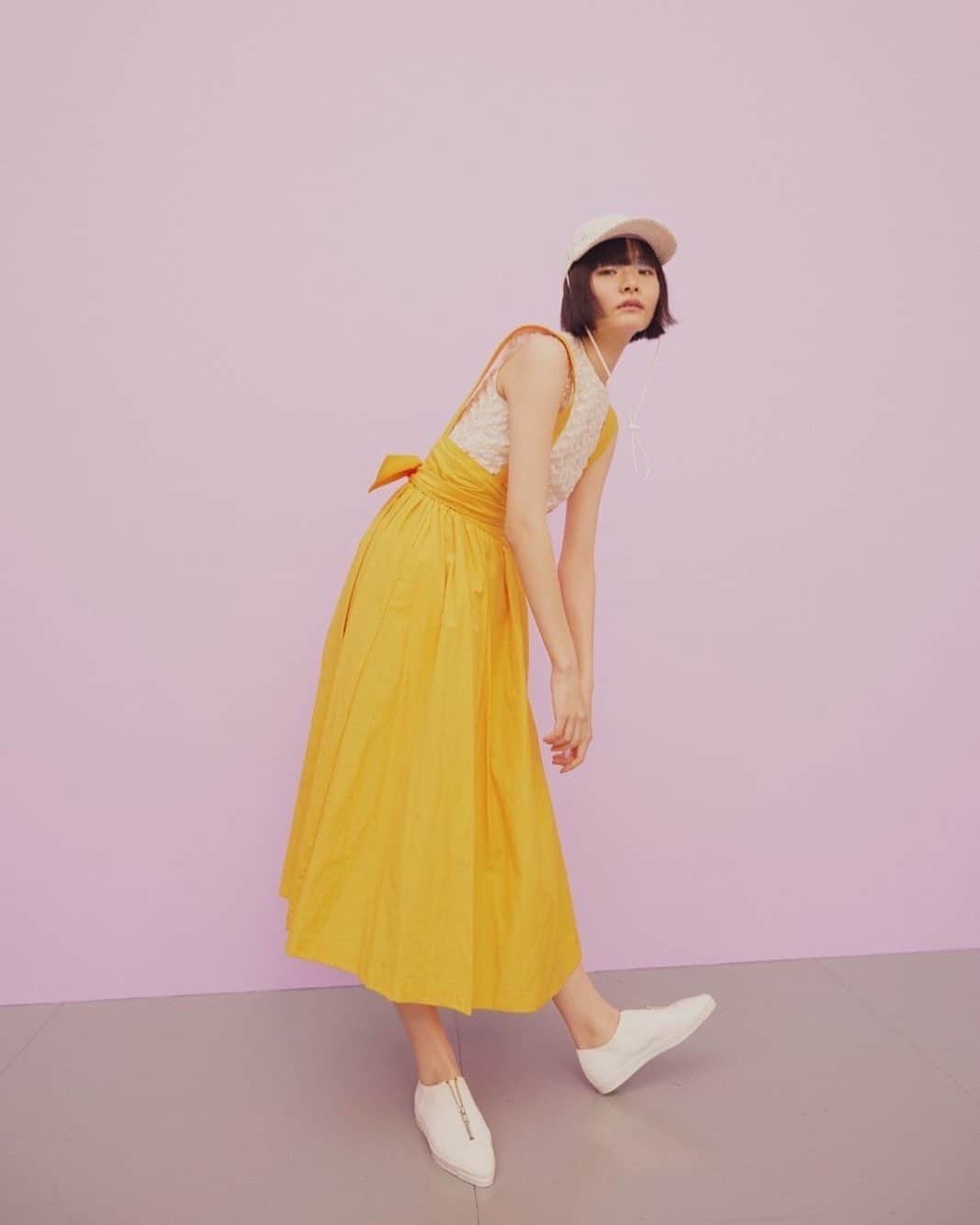 のインスタグラム：「kaorinomori SS collection   #visual  新作は随時入荷中🌼 ぜひ店舗とオンラインでチェック✔︎  ※店舗販売はOVERRIDE店舗でお取り扱いしてます。 ルミネエスト新宿/博多/ルミネ池袋/南堀江 横浜赤レンガ/神宮前/仙台/舞浜/川崎/ソラマチ　  photographer @omisakii  stylist @lisasugar hair＆make @momijisaito  model @tsugumi_jp   #kaorinomori#hatstyling#staffstyling#ssfashion#springitem#カオリノモリ#ぼうし#帽子ブランド#帽子屋#帽子屋さん#帽子専門店#帽子女子#帽子アレンジ#帽子好きと繋がりたい#春コーディネート#春小物#カラフルコーデ#カラーコーディネート#ラチェキャップ #キャップ女子 #キャップコーデ」