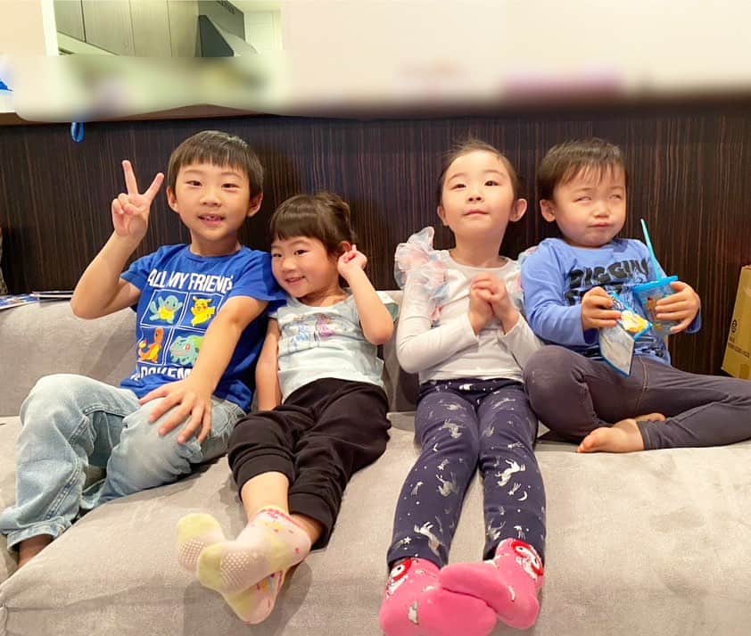 田中雅美さんのインスタグラム写真 - (田中雅美Instagram)「息子よ。  なぜに。 その顔。  🤣笑笑  ・ ・ #おもろい3歳児 #変顔 #最高 #なんでやねん」4月14日 15時56分 - tanakamasami_official