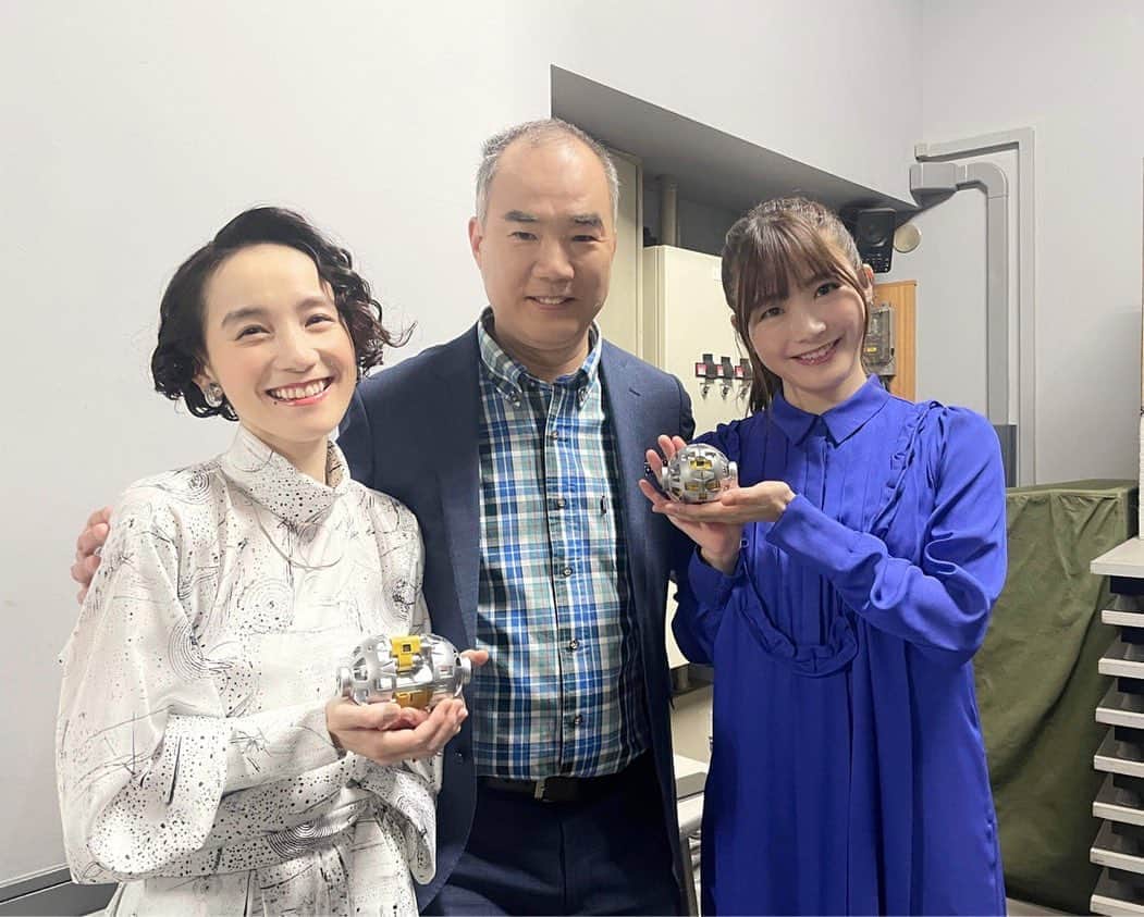 のインスタグラム：「. 昨日は、 タカラトミーさん×JAXAさん等が共同開発した 「SORA-Q」発売モデル記者発表会の司会を務めさせて頂きました🌕  宇宙飛行士の野口聡一さん、篠原ともえさんに実際に操縦して頂き大盛り上がり✨ 私は、お二人のトークに感動しながら、 いよいよ月末に月に降り立つ予定の「SORA-Q」にワクワクが止まりませんでした✨  もういわば動いて遊べる、実際に月に行く「SORA-Q」本物のレプリカとのこと❣️  子ども達にとって、 普段自分達が遊んでいるおもちゃが宇宙に行く！となると、一気に宇宙が身近に感じられると思います☺️  SORA-Qが月に行くのも楽しみだし、私も早くゲットしてYAC @yac_nihonbashi の子ども達と遊びたいです😍 (私、予約済み👍)  ✅ご予約はこちらから ↓ https://www.takaratomy.co.jp/products/space-toy/flagshipmodel/  #タカラトミー #jaxa」