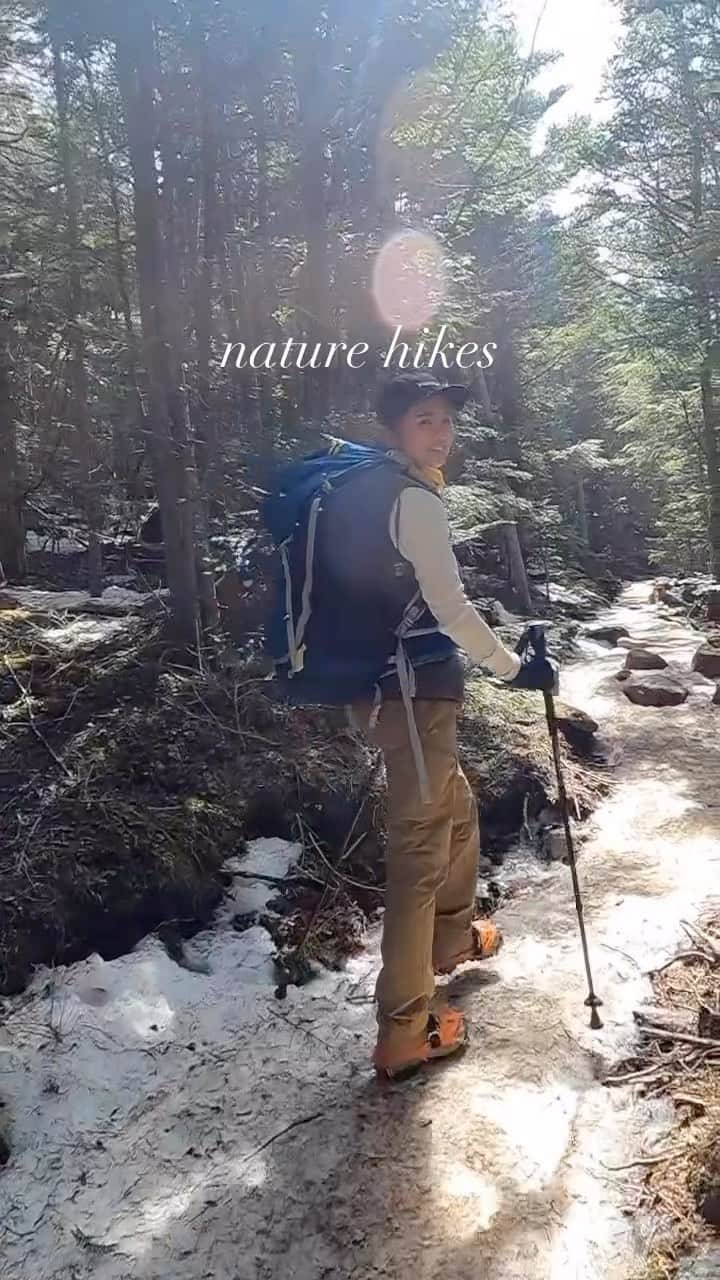 田中幸のインスタグラム：「✳︎nature hikes . . . 自然の音と匂いを感じながら 森の静寂と断崖絶壁  癒しも恐怖も感じながら 同じ日がないから面白い  登山打合せしながら @riou_hirai とトレーニングハイク  今シーズンも よろしくお願いします🙏  ※浅間山の噴火警戒レベル2 火口周辺規制中です  車坂峠-トーミの頭-黒斑山 . . . @keen_japan  #KEEN #KEEN_JAPAN #LIFEISKEEN #ピレニーズ . #アウトドア#アウトドア女子#家族#家族アウトドア#3姉妹ママ#女の子ママ#Vlog#スノボ#スノーボード#登山 #浅間山#噴火警戒レベル2」