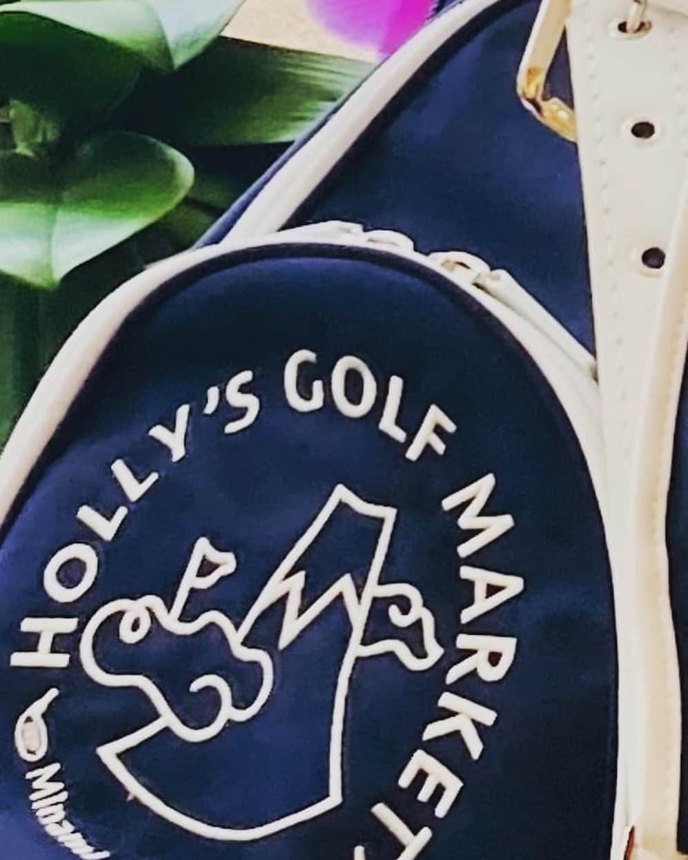 のインスタグラム：「Holly's Golf Market  ♥️ Holly's original cart bag オリジナルのキャディバッグ❣️  http://www.hollys-golfmarket.com/  ＃ゴルフ #ゴルフショップ #キャディバッグ ＃カートバッグ ＃青山」