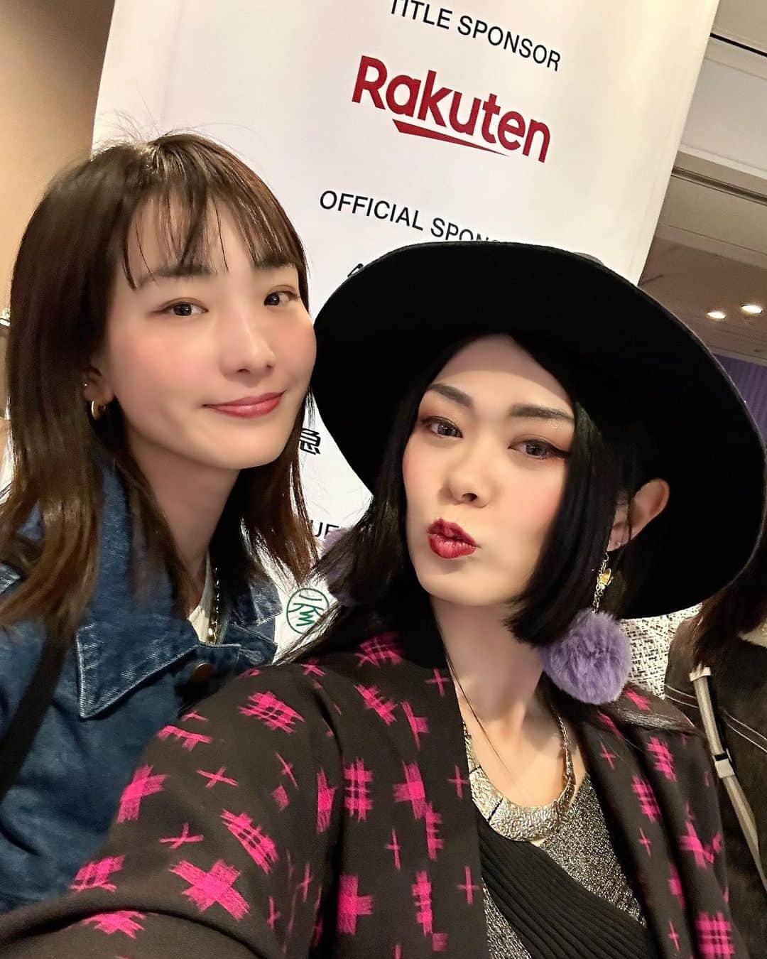 せいなのインスタグラム：「✨Rukuten Fashion Week✨ ( @rakutenfwt ) . . パリから帰国してすぐ東京でも ファッションウィーク💖 今回は、まほちゃんと色んなショー観に行けた✨ お誘いありがとう〜🌹✨ . . 表参道ヒルズで行われた @saitojotaro さんの着物のショーも新作がオシャレで素敵だった🌹 . . ウェルカムドリンクは @dassaisake 頂いたり、ショーも素敵で楽しかったなぁ❤️✨ ファッションのショーを観るのも好きだから、たくさん行けて良かった💖✨ . . 今日も、ショーを観に行くよ〜🌹 楽しみ💖💖💖 . . #ファッション #楽天ファッションウィーク #オシャレ #モデル #着物 #日本 #表参道 #ポートレート #オシャレさんと繋がりたい #model #rakutenfashionweektokyo #tokyo #omotesando #photo」