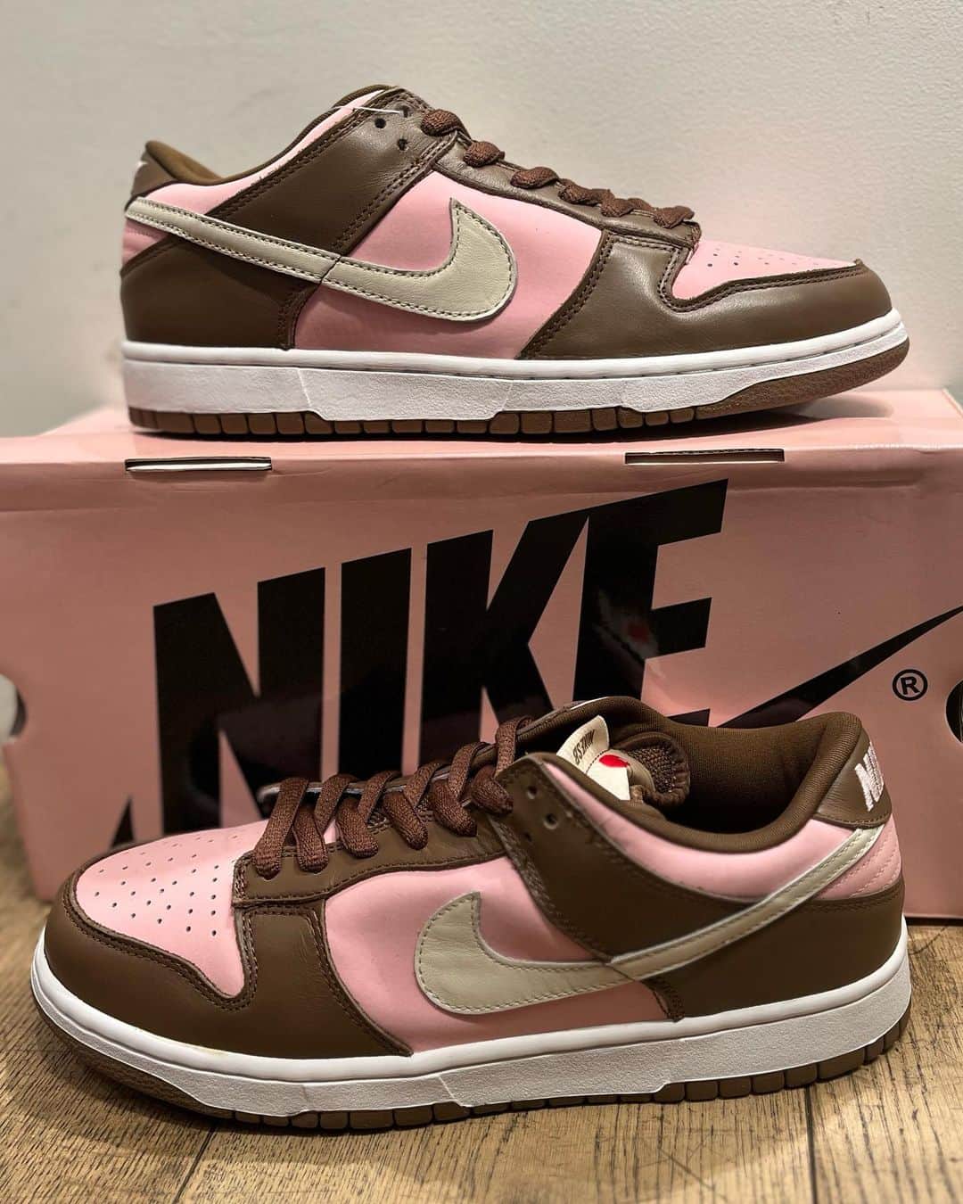 fools_judge_streetのインスタグラム：「NIKE   ×STUSSY SB DUNK LOW PRO SB Cherry 304292-671  ついに入荷いたしました🍒  プロフィール欄より、 オンラインストア商品ページにアクセスできます。 ※その他ご不明点は店頭または、 DMまでお問い合わせください。  如有任何疑问，请在instagram上留言。 欢迎浏览我们的网上商店以及光临我们在原宿的实体店。  For inquiries, please message us on instagram. Please confirm our online store. Thank you.  #stussy#nike#stussynike#nikestussy #nikesneakers#nikeshoes#nikesneaker  #stussydunk#cherrydunk  #nikeforsale#nike4sale #stussyforsale#stussy4sale #ストゥーシー#ナイキ#チェリーダンク」