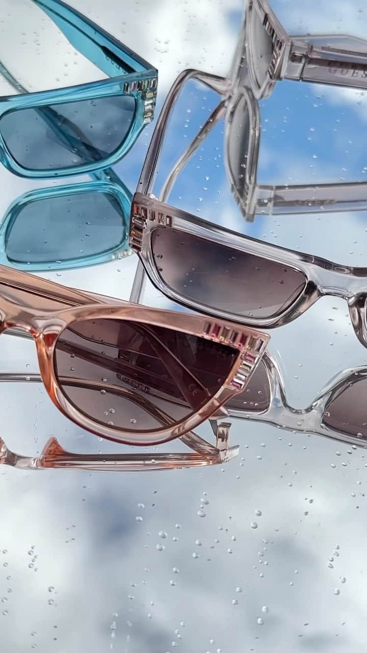 ゲスのインスタグラム：「Packing our #GUESSEyewear & heading to the desert. Stay tuned on stories for more!」