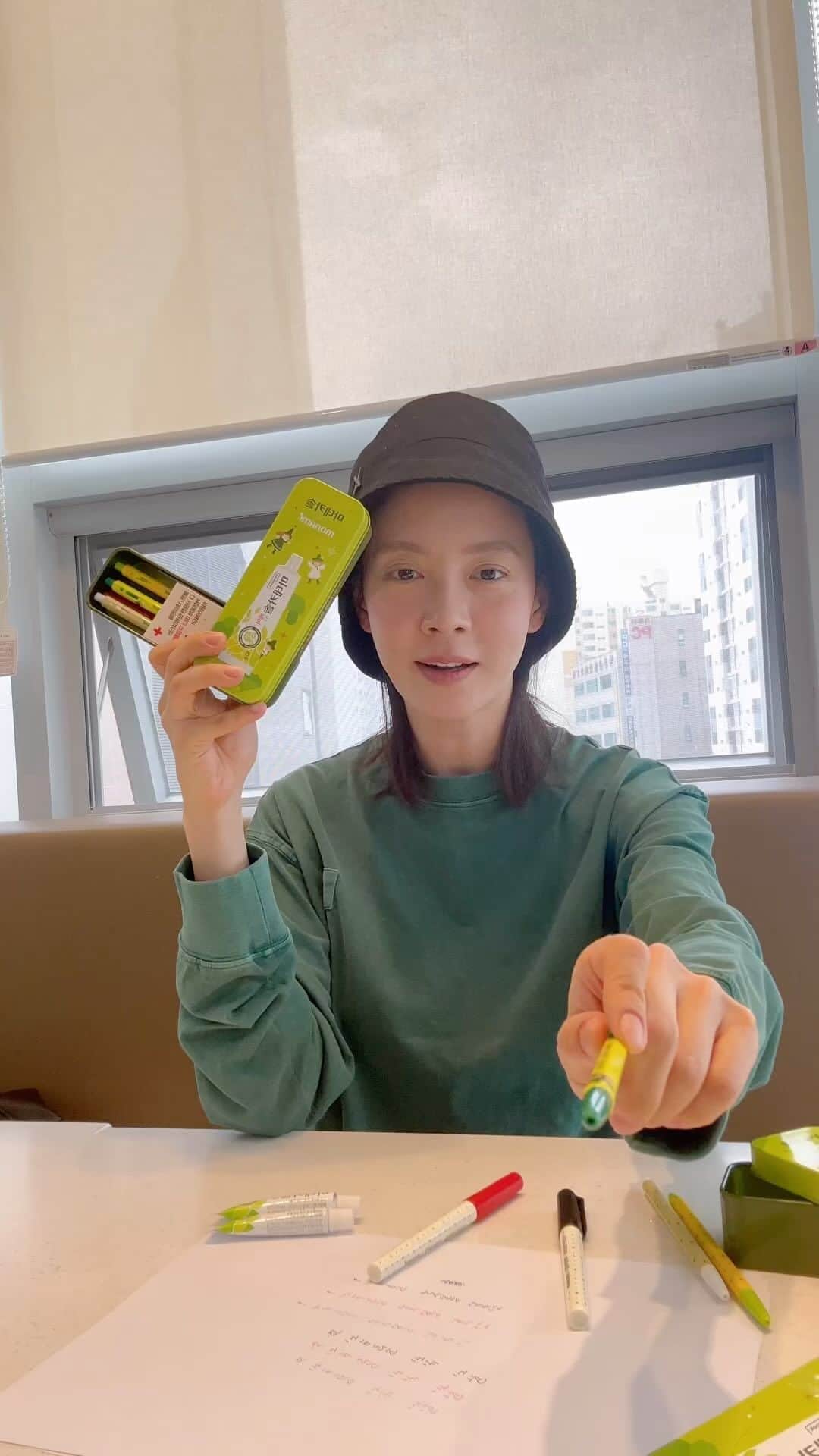 ソン・ジヒョのインスタグラム：「뾰로롱🪄 상처엔 #마데카솔🌿」