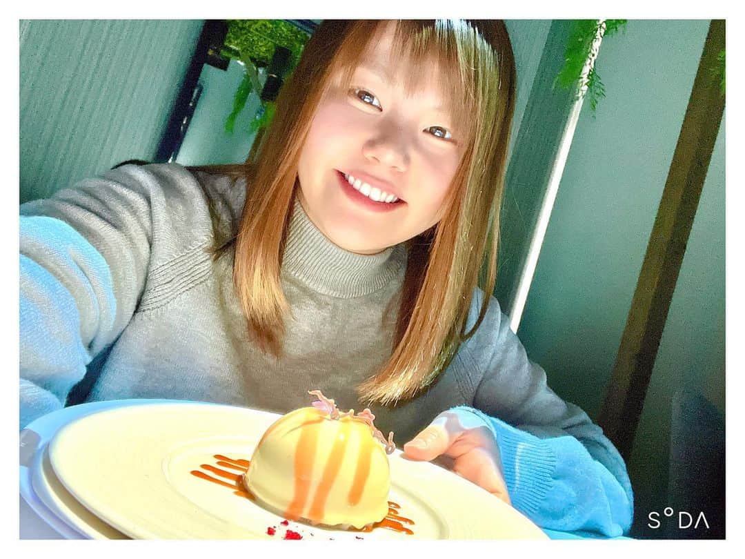 門倉凛のインスタグラム：「🍀  日本でのバタバタも終えて カナダへと移住しました🇨🇦  そして今日は結婚記念日…💍  二人で迎えるのは 最後の大切な日🫶  来年は三人で🍰♡  詳しくはBlogへ.ᐟ.ᐟ.ᐟ.ᐟ  ✏️  #りんちゃんず #RinLife #結婚記念日」