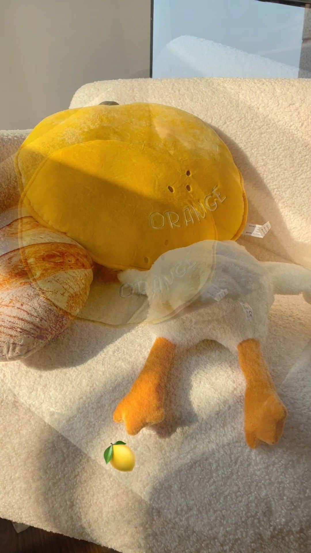 SHEINのインスタグラム：「Okay but how cute would it be to wrap your arms around that heart plushie?! 😍💓 Which pillow pals would you add to your collection? 👇  🔎13456445 13932982 12391393 13757191 12112189 12110819 13094003 12230023 12381993  #SHEIN #SHEINforAll #SHEINstyle #fashion #chic」