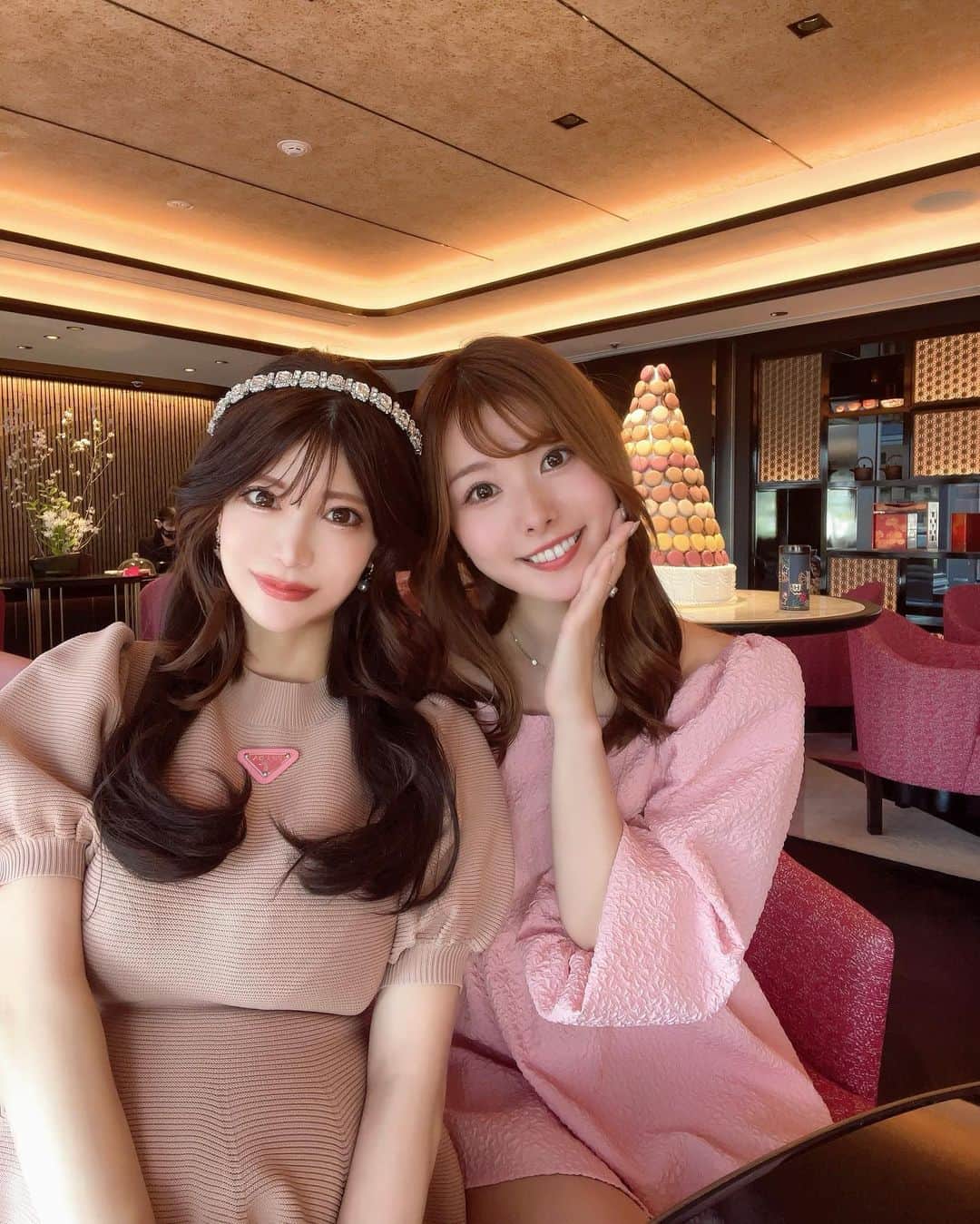 のインスタグラム：「FAUCHON KYOTO🩷🎀 ピンクの空間が可愛すぎホテル🫶 みきさんとピンクコーデ👭💕 ケーキも美味しかったしまた載せる✨  📍FAUCHON HOTEL KYOTO 〒600-8027 京都府京都市下京区難波町４０６  #KYOTO#fauchonhotelkyoto#京都#京都ホテル#カフェ#京都カフェ#木屋町#hotel#kyoto_hotel#pink#ピンクコーデ#そうだ京都行こう」