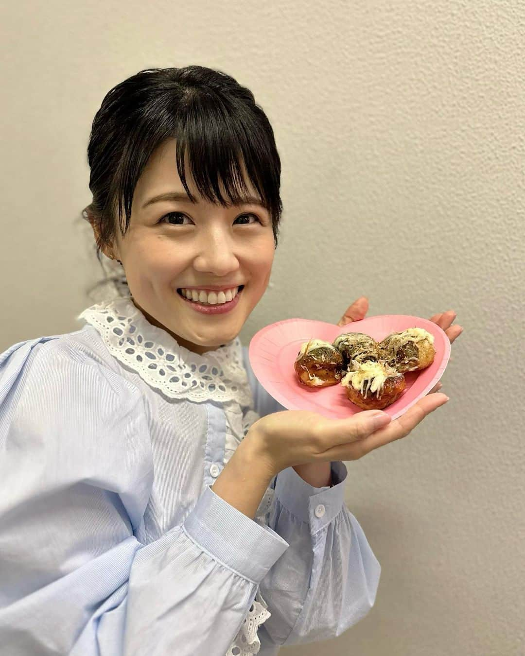 中島めぐみさんのインスタグラム写真 - (中島めぐみInstagram)「* #モモコのオーソレみーよ！ ⁡ 放送20周年を迎える #オーソレ 💖 今週は #トミーズ さんゲスト回の後編です🌟 ⁡ 関西芸人のお父さんのような存在、 トミーズさんの豪華交友録に迫ります👆✨ ⁡ Wビックマザー相談室、今週は雅さん！ 家庭に関するお悩みに、同期ならでは⁉️のモモコさんの鋭いツッコミと的確すぎるアドバイスが炸裂‼︎ ⁡ 雨の土曜日になりそうですね☔️ ぜひ今週もオーソレをご覧下さい❣️ ⁡ 📝写真は3/25に放送された大東駿介さんゲスト回で紹介された #思い出のたこ焼き 🐙収録後、私もいただきました❣️美味しくて、優しい味がしました☺️✨ ⁡ #アナウンサー #カンテレ #関西テレビ #中島めぐみ」4月14日 16時39分 - megumi_nakajima_