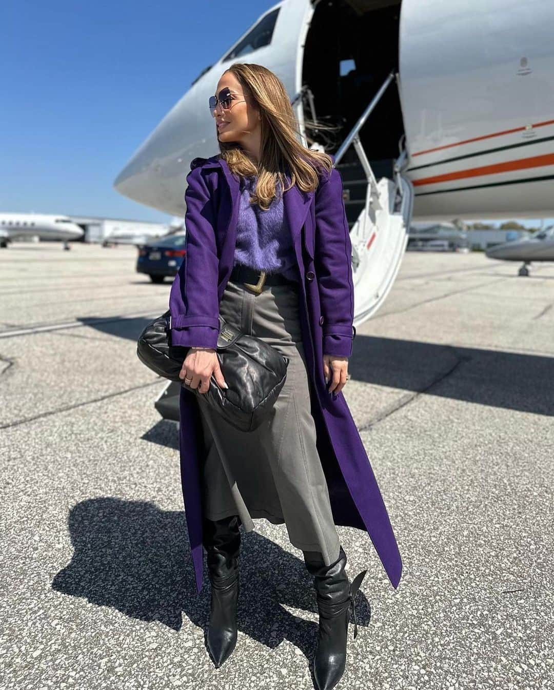 アルベルタフェレッティさんのインスタグラム写真 - (アルベルタフェレッティInstagram)「#JenniferLopez spotted wearing an Alberta Ferretti Pre-Fall 2023 look.   Styling: @marielhaenn   #AFcelebs  #AlbertaFerretti」4月14日 16時42分 - albertaferretti