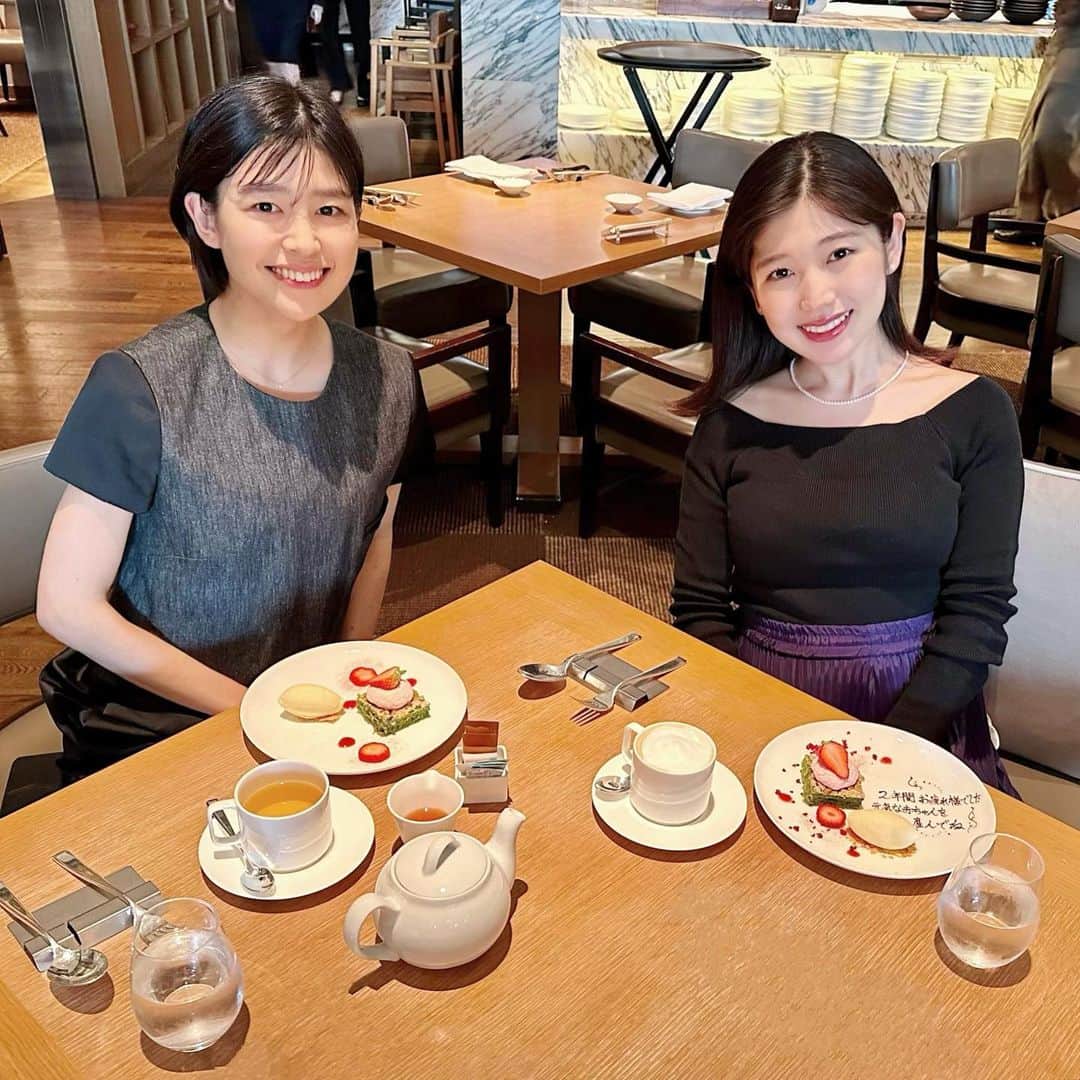高橋幸のインスタグラム：「矢島純子キャスターと🍽✨ すてきなプレートもだしていただいて嬉しかったです！ 母校が同じで、鹿児島の局に勤めていたという共通点もあり、話に花が咲きました🌸 またお会いできますように！  #ランチタイム #アナウンサー #grandkitchen」