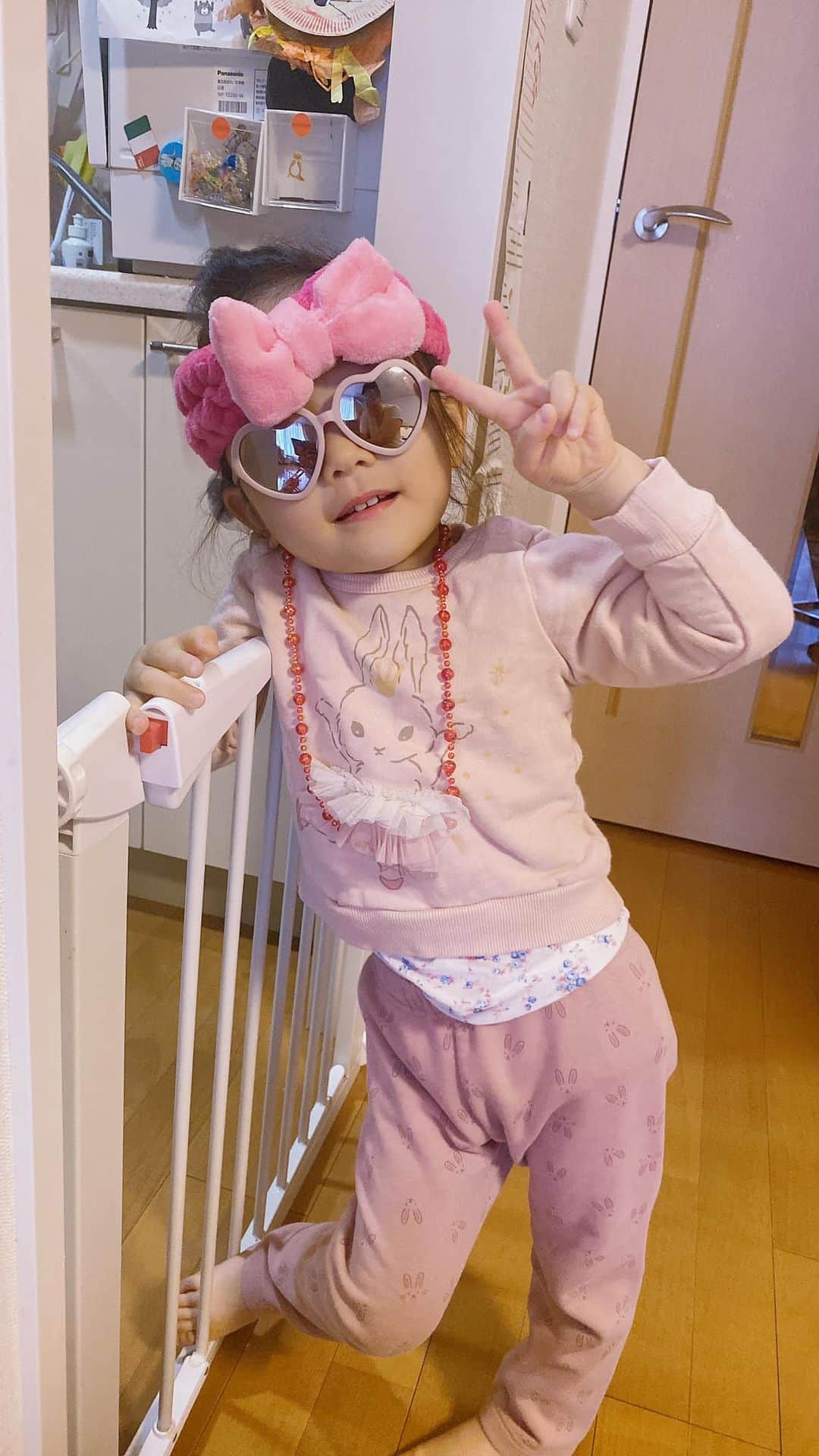 中谷一馬のインスタグラム：「みよちゃん、3歳👧 最近、オシャレに目覚めました👠w」