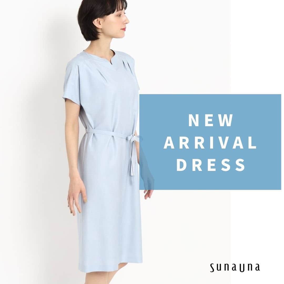 SunaUnaさんのインスタグラム写真 - (SunaUnaInstagram)「SunaUnaより、新作ワンピースをご紹介します。  ■スタンドカラー前開きワンピース  フロントは前立てのようなタックデザインをあしらい、スキッパー風のマオカラーデザインでスッキリした襟元が特徴のワンピース。 歩くと裾が揺れる適度なフレア分量で女性らしい印象に。  ・K92-56403  ***ストーリーズ、または、ハイライトからご購入サイトへのリンクがあります！***   #SunaUna#スーナウーナ#ワンピース#きれいめファッション#オフィススタイル#大人ファッション#30代コーデ#40代コーデ#50代コーデ#お上品#レディースファッション#fashion#ファッション#レディース」4月14日 16時55分 - sunauna.official