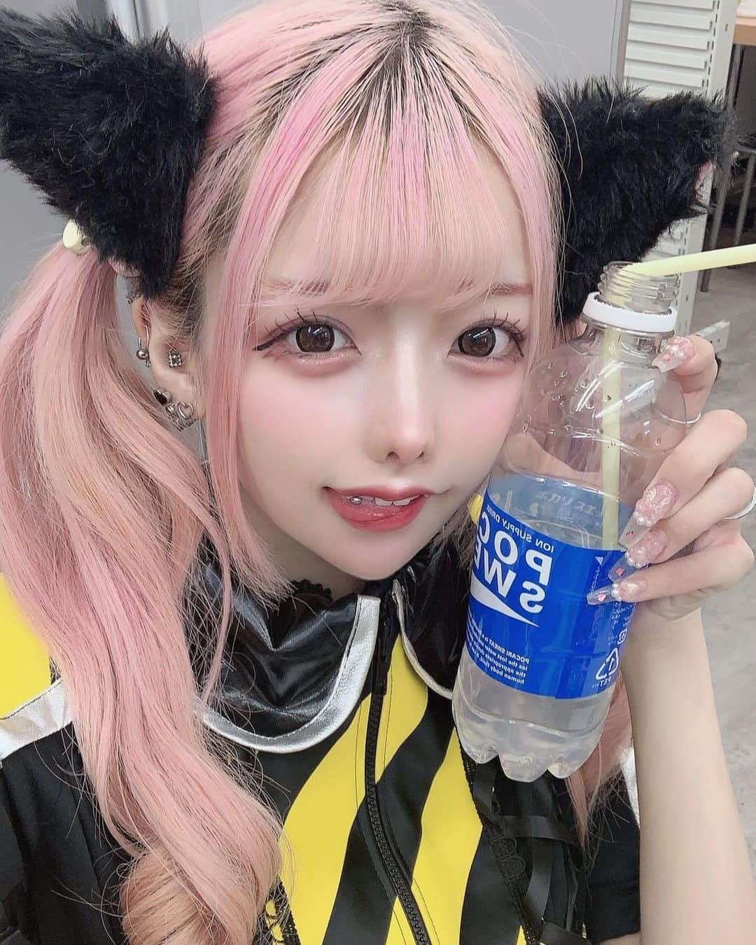 うさぎちゃんさんのインスタグラム写真 - (うさぎちゃんInstagram)「あなたから好きと言われたならアイドルだってやめちゃうかも  #地雷#地雷女#量産#地雷メイク#地下アイドル#コンカフェ#コンカフェ嬢#キラキラコンカフェ嬢#制服#オタクヘアメ#ヘアメ#新宿#歌舞伎町#自撮り女#派手髪#ピンクヘアー#idol#akihabara#kabukicho #meido#maid#maidcafe#meido#japanesegirl#kawaii#kabukicho #japaneseidol#japaneseculture#cosplay#kawaii#like4likes#followｍe#followforfollowback」4月14日 17時02分 - usagi___hime