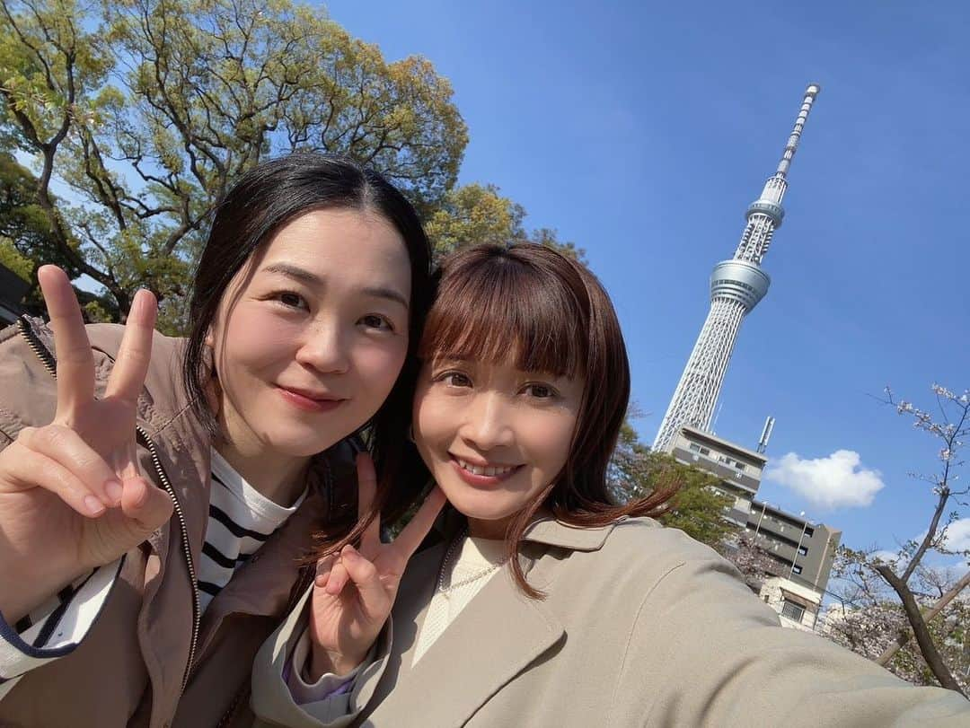 上野まなさんのインスタグラム写真 - (上野まなInstagram)「🌸🌸🌸  先日、林ももこちゃんと浅草隅田公園へ〜！  桜が満開の時に行けました☺️  夜桜もキレイだったなぁ🌸また行きたい！  #上野まな #林ももこ #浅草デート #墨田公園 #桜🌸 #東京スカイツリー #屋形船 #隅田川 #ぜんざい #おしるこ  #どっちだろう  #お餅追加しました😋 って、写真あがってなーい😂←追記」4月14日 17時08分 - managram18