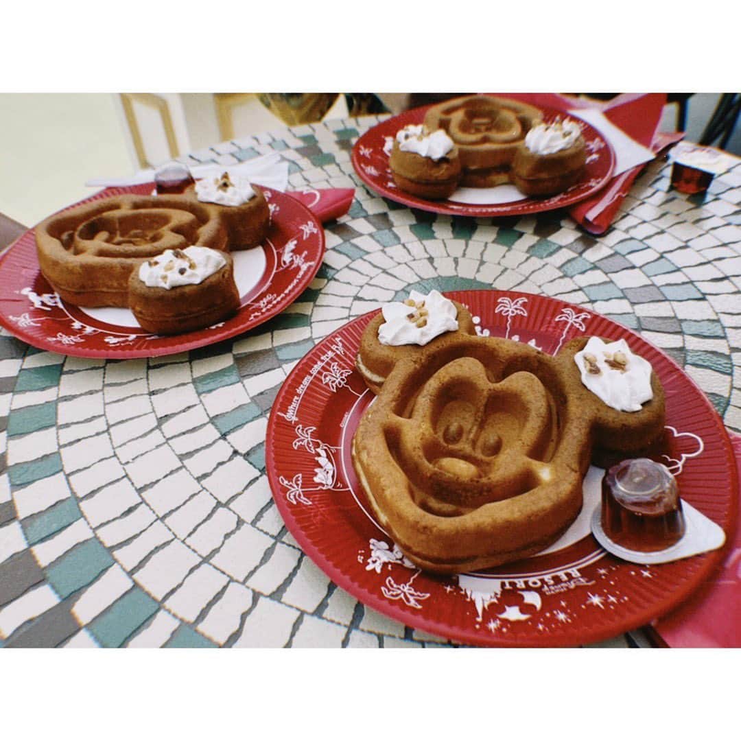 木下晴香のインスタグラム：「🧇❤️  @erika_lunat @ririka_kato_」