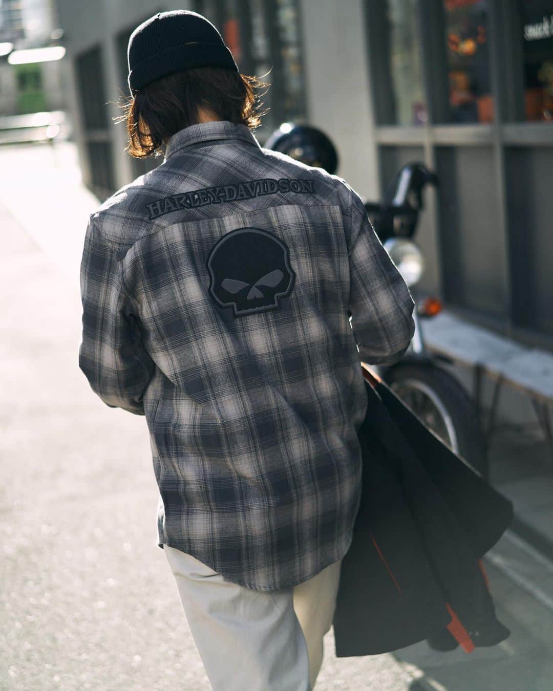 Harley-Davidson Japanさんのインスタグラム写真 - (Harley-Davidson JapanInstagram)「Harley-Davidson Lifestyle ブラック×オレンジのコーポレートカラーが男心をくすぐるワークジャケットが、ラギッドなチェックシャツと絶好のバウト  https://www.harley-davidson-japan.jp/top/CSfTop.jsp  #ハーレーダビッドソン #HarleyDavidson #UnitedWeRide #ハーレーアパレル #ハーレーライフ #ハーレーのある生活 #ファッション #HarleyDavidsonLifestyle」4月14日 17時19分 - harleydavidsonjapan
