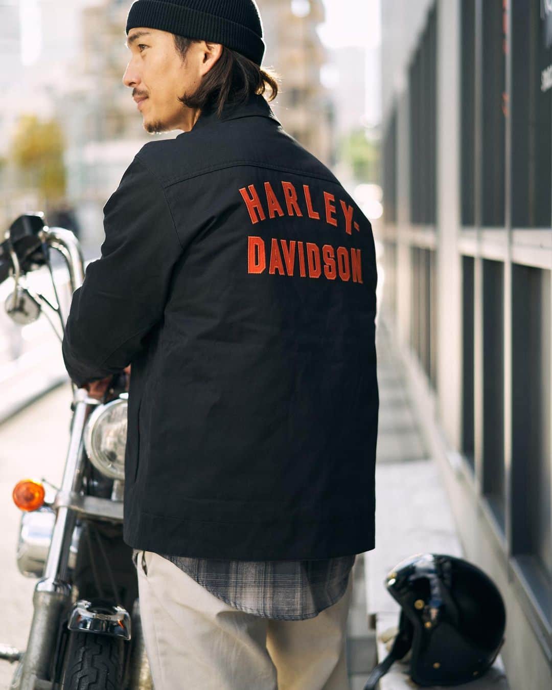 Harley-Davidson Japanさんのインスタグラム写真 - (Harley-Davidson JapanInstagram)「Harley-Davidson Lifestyle ブラック×オレンジのコーポレートカラーが男心をくすぐるワークジャケットが、ラギッドなチェックシャツと絶好のバウト  https://www.harley-davidson-japan.jp/top/CSfTop.jsp  #ハーレーダビッドソン #HarleyDavidson #UnitedWeRide #ハーレーアパレル #ハーレーライフ #ハーレーのある生活 #ファッション #HarleyDavidsonLifestyle」4月14日 17時19分 - harleydavidsonjapan