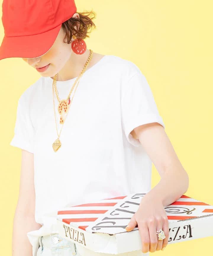 キューポットさんのインスタグラム写真 - (キューポットInstagram)「*⁠ 【Archives】Need something salty? OK, fresh pizza for you! Enjoy the meal while it's hot!🍕 You've never seen such unique foodie jewelry, haven't you?⁠ ⁠  ⁠ #qpot #キューポット #sweetsaccessory #sweetslover #sweetstagram #madeinjapan #japanmade #japan #ootd ⁠ #jewellerylover #accessories #outfit #fashion #style #fashionjewelry #jewelrydesign #instajewelry #jewellery #shopping #fashionista #instafashion #handmade #jewelleryaddict  #jewelrygram #necklace #handmadejewelry #pizza #art」4月14日 17時23分 - press_qpot_international