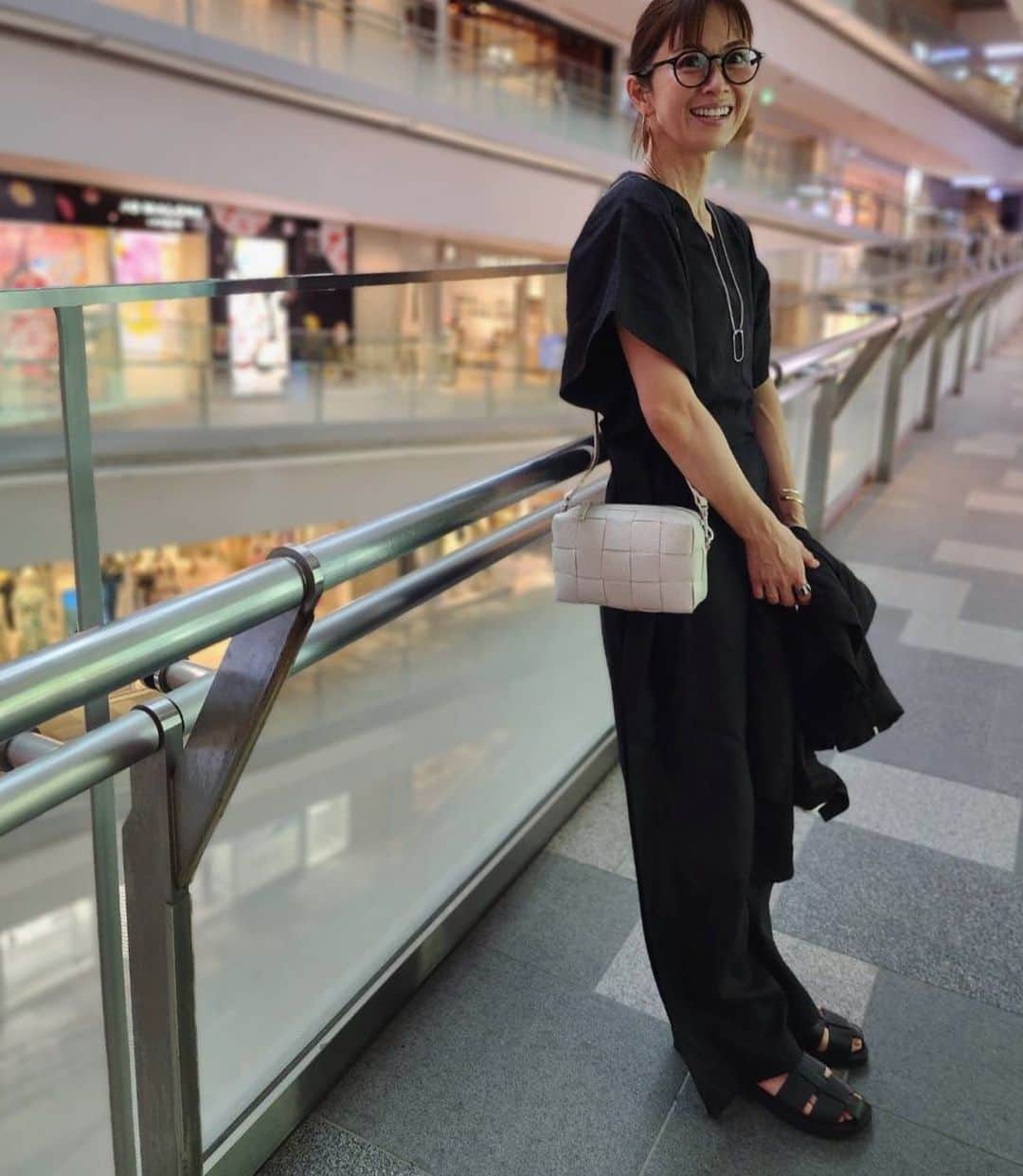 畑野ひろ子のインスタグラム：「仕事終わりに、マネージャーと表参道でランチ🍴 斜めがけバッグって、本当使いやすい😆 今日のバッグは、　@iacucci_jp   4/12(水)~4/18(火)までジェイアール名古屋タカシマヤ店　3階ローズパティオにてポップアップもやってるみたいです😊 お近くの方、是非！」