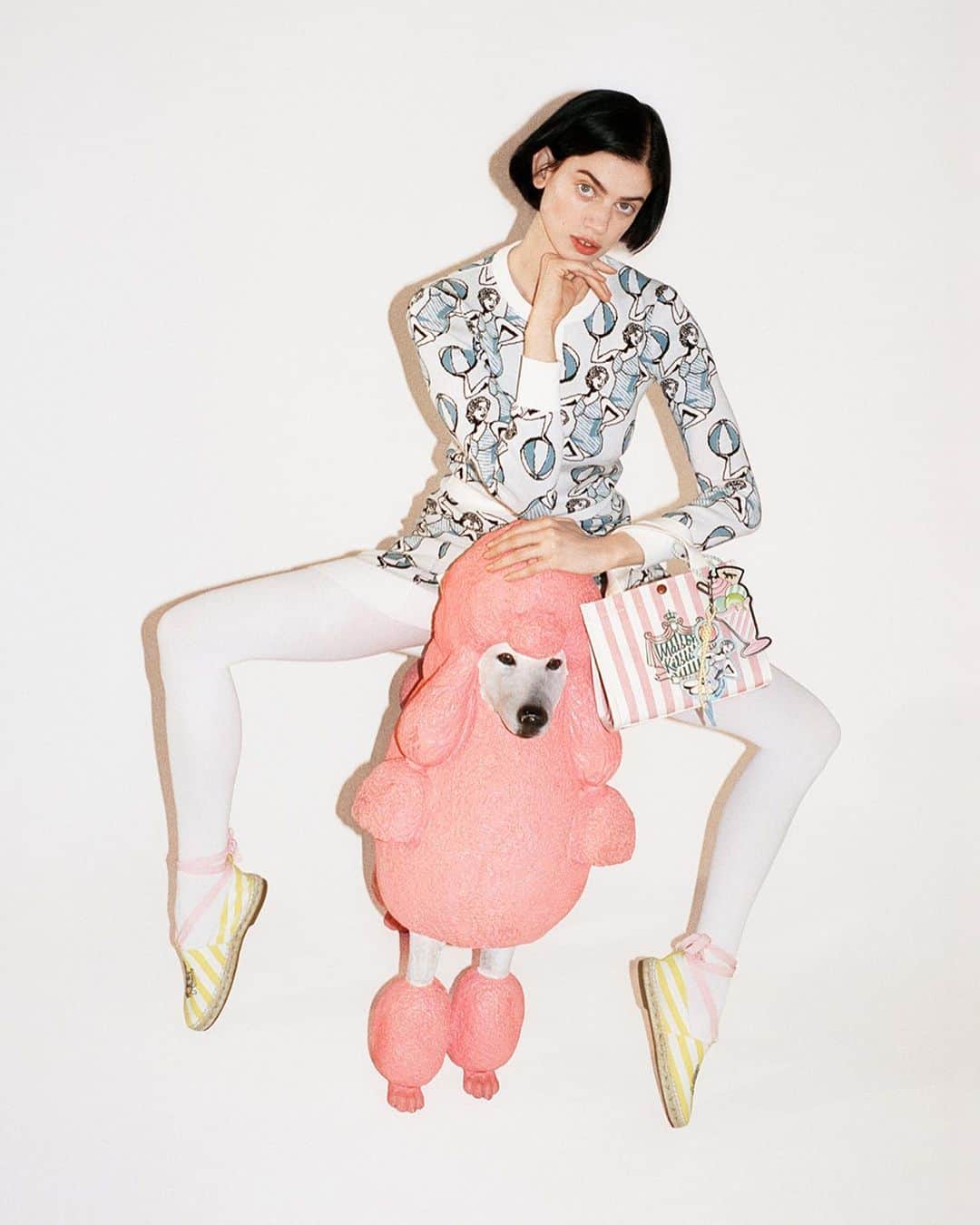 オランピアルタンのインスタグラム：「Lily and a big pink poodle 🐩💕 for “Sweet Souvenirs”, a collection by @thehotelolympia and @maisonkitsune in stores now! 🏩🗼🥖🦊  📸 Photo @antongottlob  📋 Art Direction @reidjamie  💃🏻 Styling @emimikareh  👯‍♀️ Model @lilymcmenamy  💇🏻‍♀️ Hair @blakejhenderson  💄 Make-up @laurenfreynolds  💅🏼 Nails @saffrongoddard  🛠️ Set design @lydiaaachan  👩‍❤️‍👩 Casting @goodcatch_  📲 Production @faragoprojects  🦊@zehouanekarim @gildaskitsune @masayakitsune  #MaisonKitsune #sweetsouvenirs #thehotelolympia」