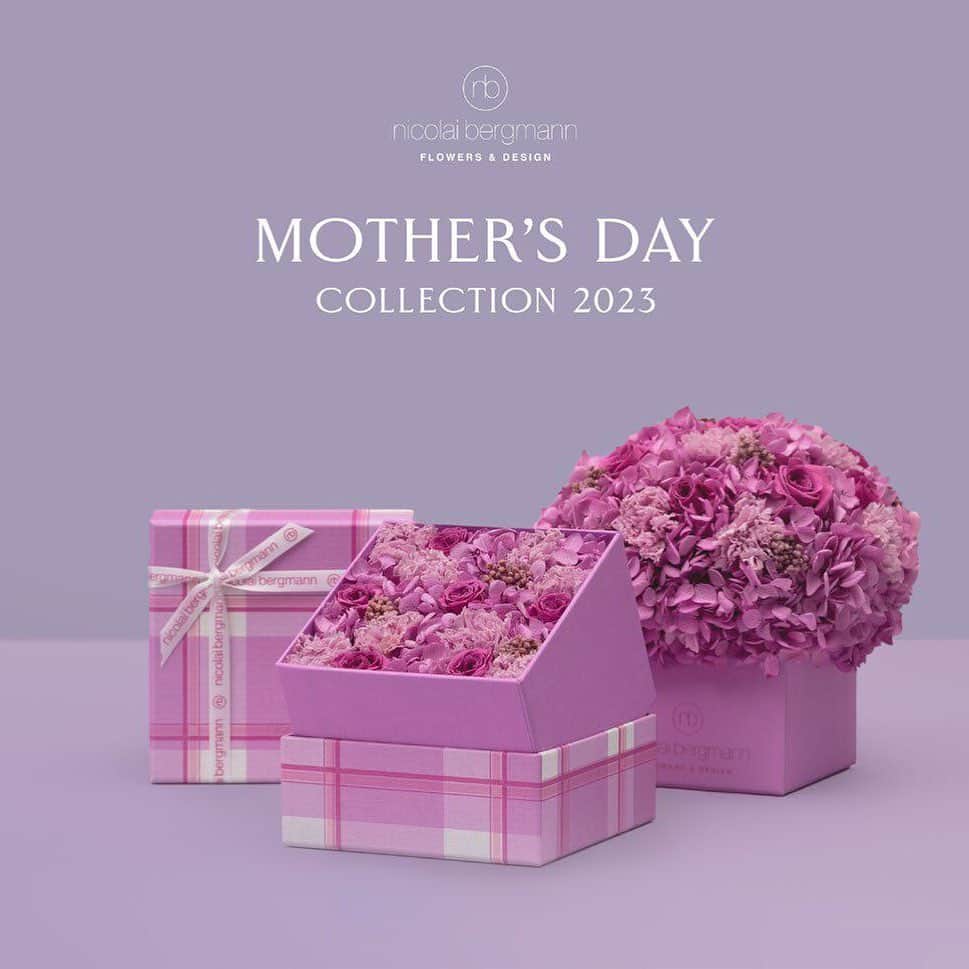 エストネーションさんのインスタグラム写真 - (エストネーションInstagram)「Nicolai Bergmann Flowers & Design  やさしさにあふれるオリジナルチェックとタフィーピンクのボックス 2023年 Mother‘s Day Collectionを発売  ニコライ バーグマン フラワーズ & デザインは、全国の店舗、及びオンラインショップにて、3月22日(水) より2023年Mother‘s Day Collectionの予約販売を開始いたします。(※オンライン、店舗共に、商品のお渡しは4月1日以降となります。）  今年の母の日限定フラワーボックスは、オリジナルのチェック柄を施したタフィーピンクのボックスに、上品なホワイトリボンが調和したやさしさあふれるデザインです。ローズとカーネーションが織りなす鮮やかなピンクのグラデーションにミニティアラのカーネーションがアクセントとして輝くフラワーデザインです。  フレッシュフラワーボックスは、ピンクグラデーションの他に、ホワイトグラデーションとマルチカラーもご用意していますので、お好みに合わせてお選びいただけます。  フレッシュフラワーボックスはS・M・Lの3サイズ、プリザーブドフラワーはS・Mの2サイズをご用意しています。  ロゴ入りのボックスにラウンド型のアレンジをしたフラワーキューブアレンジメントは、フレッシュフラワー、プリザーブドフラワー共に、それぞれS・Mの2サイズの展開です。  他にも、各店舗、オンラインショップでは、母の日におすすめのブーケやバスケットアレンジメントなど、各種取り揃えています。  お母さまや日頃お世話になっている方のイメージに合わせて、ニコライ バーグマン フラワーズ & デザインのフラワーギフトをお贈りしてみてはいかがでしょうか。  ※母の日限定アイテムは数に限りがございますので、お早目のご予約をおすすめいたします。  ※イベントの内容は予告なく変更する場合があります。  #nicolaibergmann #estnation #flowerbox #니콜라이버그만 #フラワーボックス #ニコライバーグマン #エストネーション #母の日プレゼント #母の日 #母の日ギフト #母の日フラワーギフト #mothersday #mothersdaygift #mothersdayflowers  #mothersdayflower @nicolaibergmann」4月14日 17時31分 - estnation_jp