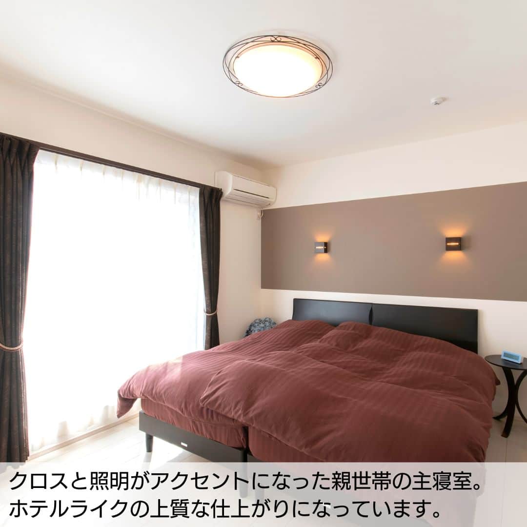 タマホーム株式会社さんのインスタグラム写真 - (タマホーム株式会社Instagram)「「互いの生活に 配慮した二世帯住宅　VOL.3」  白いタイルや柱がアクセントの可愛らしいキッチン。 上品でモダンな仕上がりになった寝室。 オーナー様のセンスが光る空間をご堪能ください。  【プレゼントキャンペーンについてのお知らせ】 偽のなりすましアカウントによる、フォローやDM等による当選連絡等が発生しております。  正しいアカウントは @tamahome_official となります。  上記以外のアカウントからによる連絡への返信、URLのクリック、個人情報の入力等は絶対に行わないようにご注意ください。何卒よろしくお願い申し上げます。  ー  ---フェア開催のお知らせ---- ＼「予約来場」で“QUOカード10,000円分”を進呈！／ 🏡『ハッピーホーム・フェア』開催 開催期間：3月31日(金)～5月2日(火)  “良コスパ”のモデルハウスをご体感いただけます。 事前来場予約はコチラから! https://customer.tamahome.jp/reservation_ig_2/  フェアに関する詳細はプロフィールにあるURL、公式HPからもご覧いただけます。 ‐‐‐‐‐‐‐‐‐‐‐‐‐‐‐‐‐‐‐‐‐‐‐‐‐‐ 🏡”タマホーム”で検索🏡 公式HP⇒www.tamahome.jp ‐‐‐‐‐‐‐‐‐‐‐‐‐‐‐‐‐‐‐‐‐‐‐‐‐‐  #施工実例 #キッチン #寝室 #二世帯住宅 #洋室 #タイルキッチン #ホテルライク #ダイニング #キッチンインテリア #タマホーム #施工事例 #新築 #新築戸建て #住宅 #家 #マイホーム #注文住宅 #自由設計 #モデルハウス見学 #住宅相談 #間取り相談 #住宅ローン #資金計画 #家づくり #マイホーム計画 #上質な暮らし #空間デザイン #空間設計」4月14日 17時50分 - tamahome_official