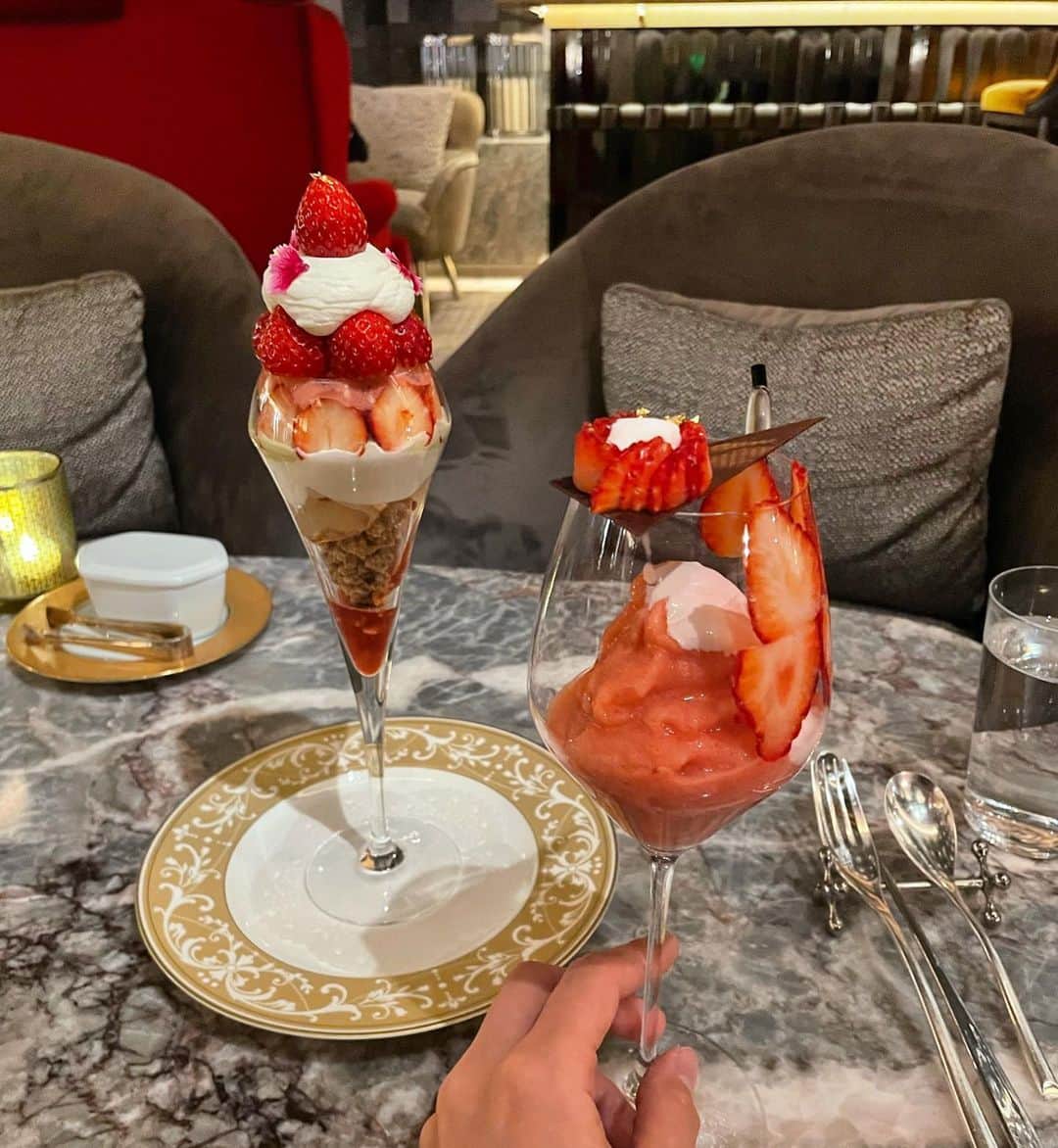SORAのインスタグラム：「ひと休憩🍓  #relax  #lonelytime  #strawberry」