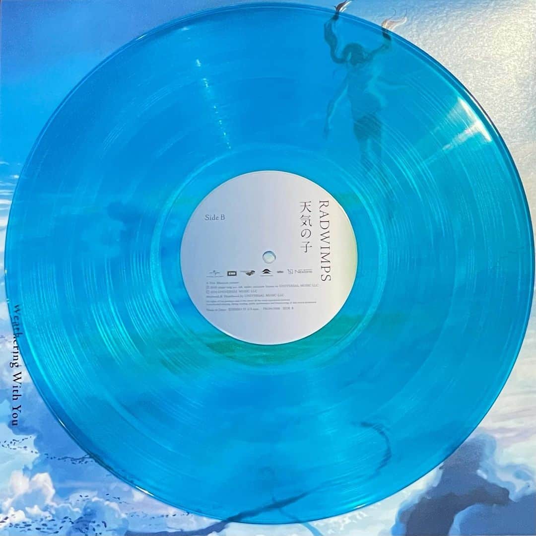 RADWIMPSのインスタグラム：「『君の名は。』『天気の子』サウンドトラックのアナログ盤、カラーヴァイナルで本日再リリース！ そして『FOREVER DAZE』のアナログ盤(輸入盤)も本日発売！  #RADWIMPS #君の名は #天気の子 #新海誠 #FOREVERDAZE」