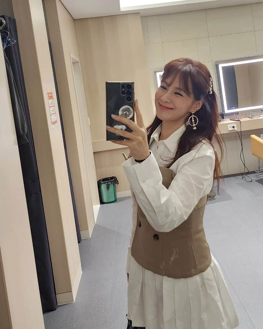 チェヨンのインスタグラム：「😁」