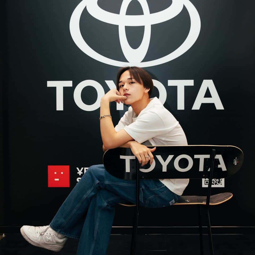 TOYOTAさんのインスタグラム写真 - (TOYOTAInstagram)「TOYOTA POPUP @yentownmarket  2023.3.17 ‒ 3.31 @parco_shibuya_official 3F  3月17日から3月31日まで開催されたTOYOTA DYTD POPUPでは、様々かつ多彩なゲストが集結。 今回のPOPUPの目玉は、チョコレートプラネットさん、ダンサーのReiNaさん、スケーターのKyonosukeさんをモデルとして起用したことであり、大好評だったFruit Of The LoomとLeeとのコラボ商品を、それぞれが独自のスタイルで着こなしていました。  さらに、海外やZ世代を中心に人気を集める豪華な方々が店頭に来店し、今回のPOPUPを盛り上げてくださいました。  コラボ商品に関しては、引き続きオンラインで購入可能のため、気になる方はYEN TOWN MARKETのウェブサイトをぜひチェックしてください。  A variety of diverse guests gathered at the TOYOTA DYTD POPUP, which was held for two weeks starting March 17. Chocolate Planet, dancer ReiNa, and skater Kyonosuke were among the guests who wore the highly popular Fruit Of The Loom and Lee collaboration products in their own unique styles. The collaboration products will continue to be available for purchase online! The collaboration products are still available for purchase online, so if you are interested, please check out the YEN TOWN MARKET website!  #TOYOTA #トヨタ #DYTD #DriveYourTeenageDreams #ShibuyaPARCO #渋谷PARCO #ポップアップ #Lee #FruitoftheLoom #mirin #hitomi #momoca #ogiyuka」4月14日 18時00分 - toyota_jp