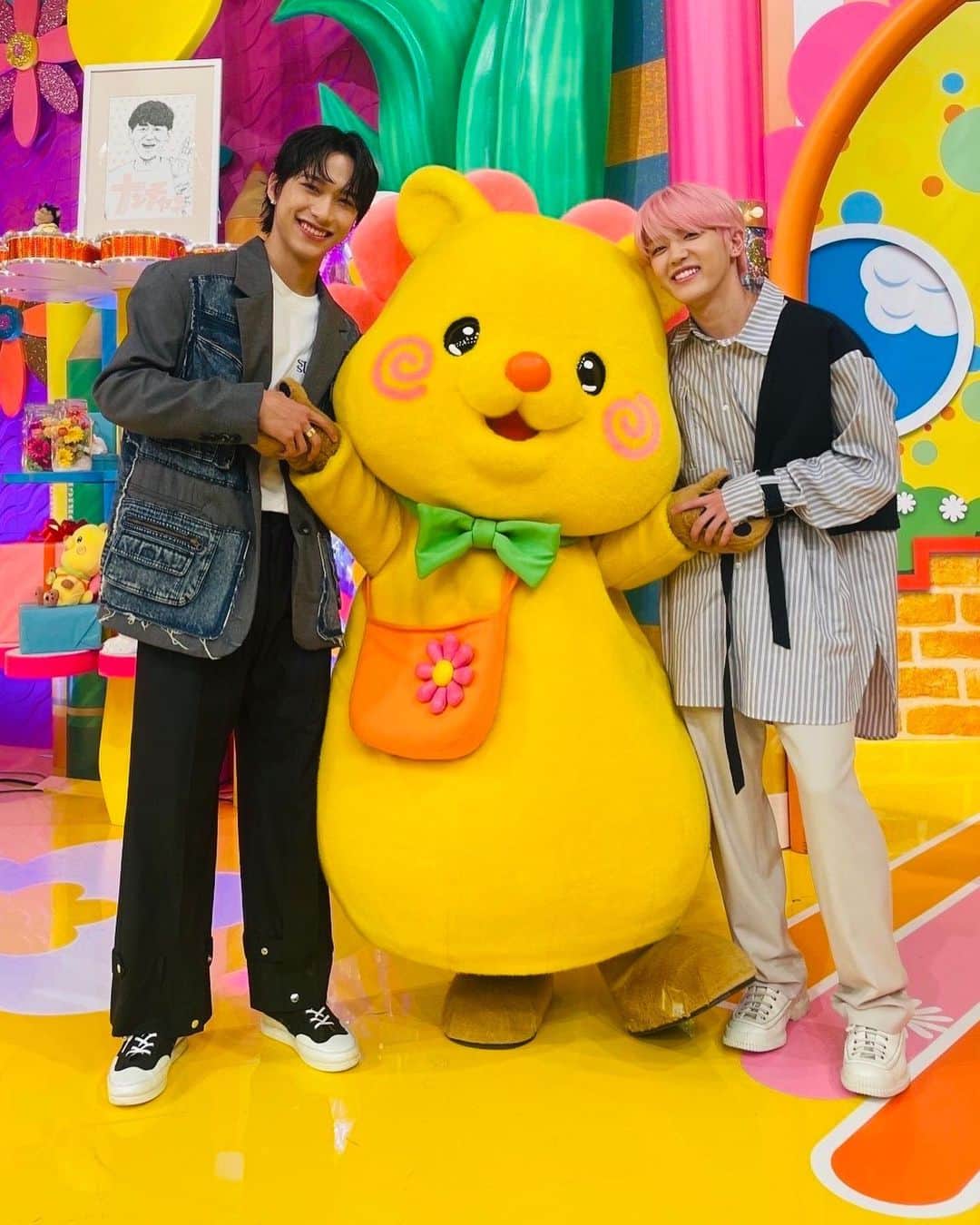 のインスタグラム：「. 今日のゲストは#沢村一樹 さん💙そして、INIの#髙塚大夢 さんと#池﨑理人 さん、#りひろむ のおふたりでした！！ みなさん絵がお上手でびっくりしました🤩🤩🤩  鎌倉、オープンしたばかりのお店がたくさんありましたね！どれも映えること間違いなしで、とても行きたくなりました🍠  名曲そこだけワンフレーズ、みなさん何曲分かりましたか〜？曲名が分かっても早押しに勝てないと答えられないというなかなかの難しさですよね！  そして突っ張り棒はあんなに活用できるのか、、、！とびっくり！ほんの少しでも隙間があれば使えるんだなぁと感激しました😍  🌼来週(月)のヒルナンデスは〜？🌼  ①梅沢富美男　新商品奉行  ②主婦がやっている！料理のコツテスト  ③熱狂的グルメ「天丼」  #ヒルナンデス #浦野モモ (C)日本テレビ」