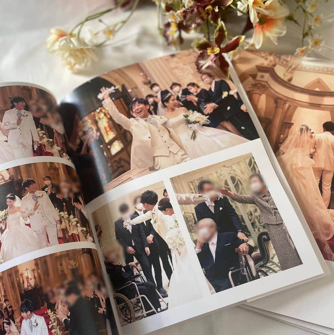 しまうまプリント【公式】フォトブック無料企画開催中さんのインスタグラム写真 - (しまうまプリント【公式】フォトブック無料企画開催中Instagram)「結婚式のフォトブックをプレゼントに🎁  本日ご紹介するのは @kii_wedding2021 さまのご投稿です。  素敵な結婚式のお写真をたっぷり込めた フォトブックを作成いただきました💍  新婚割をご活用いただき、おじい様おばあ様へのプレゼントとして作成されたとのこと🎁 お写真から結婚式の感動を思い返せる、心温まる作品ですね💗  しまうまプリントのフォトブックは、 お好きなお写真を、お好きなレイアウトで作成することができます♬ 大切な瞬間を、フォトブックというカタチにすることで いつでも気軽に見返せるのでおすすめです☻✨  しまうまプリントでは2,500円分のクーポンがもらえる #新婚割 を実施中です！ 詳しくはハイライトをご覧ください♪ ※ご応募日が結婚挙式日あるいは婚姻届受理日から前後1年以内のカップルが対象です  しまうまプリントは、 フォトブックを1冊198円~、写真プリントを1枚7円~で 販売しているネット専門の【写真屋さん】です。  商品がお手元に届いたら #しまうまプリント をつけて 投稿してみてくださいね。 　 -------------------------------- しまうまプリントのインスタグラムでは 素敵な作品やお得な情報を配信中！ ☟プロフィールはこちらから @shimaumaprint --------------------------------  @kii_wedding2021 さま、 素敵な投稿ありがとうございました！ 【ご注文の詳細】 サイズ：A4サイズ 仕上げ：ライト ページ数：36ページ  #ウェディングフォト#ウェルカムスペース#ウェルカムスペース装飾#前撮りアルバム#前撮り写真#結婚式アルバム#結婚式フォトブック#プレ花嫁#プレ花嫁diy#花嫁diy#プレ花嫁準備#結婚式diy#結婚式準備#アルバム#アルバム作り#アルバム整理#アルバム作成#写真アルバム#フォトアルバム#手作りアルバム#オリジナルアルバム#写真整理#フォトブック#写真プリント#フォトプリント#しまうまプリント#しまうまフォトブック#しまうまブック Repost froom @kii_wedding2021 おばあちゃんおじいちゃん達に 渡すようにしまうまプリントでアルバムを4冊作成しました🦓  ・A4サイズ(36ページ) ・ライト（旧スタンダード） ・ロゴ非表示 で一冊1248円！！  更にそこから入籍日もしくは挙式日から1年以内のカップルは新婚割で1000円オフになりました✨✨ このお値段とは思えないクオリティ👏 注文してから4日で届いたのも助かりました。 お盆休みに渡せて良かった〜😌」4月14日 18時19分 - shimaumaprint